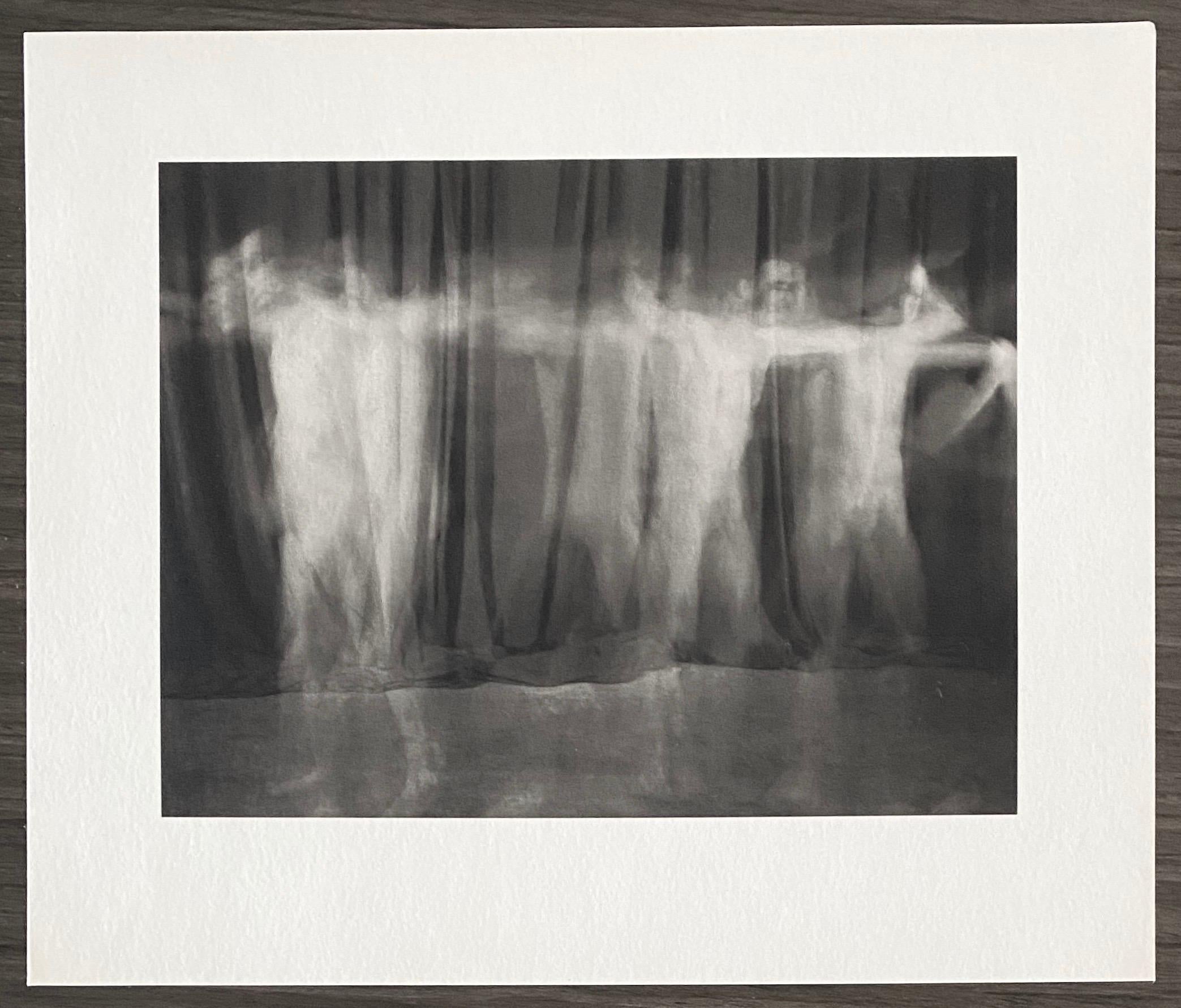 The Vintage Photograph Male Nude Platinum Print Photo 'Ring Around the Rosie' (L'anneau autour de la rose) en vente 1