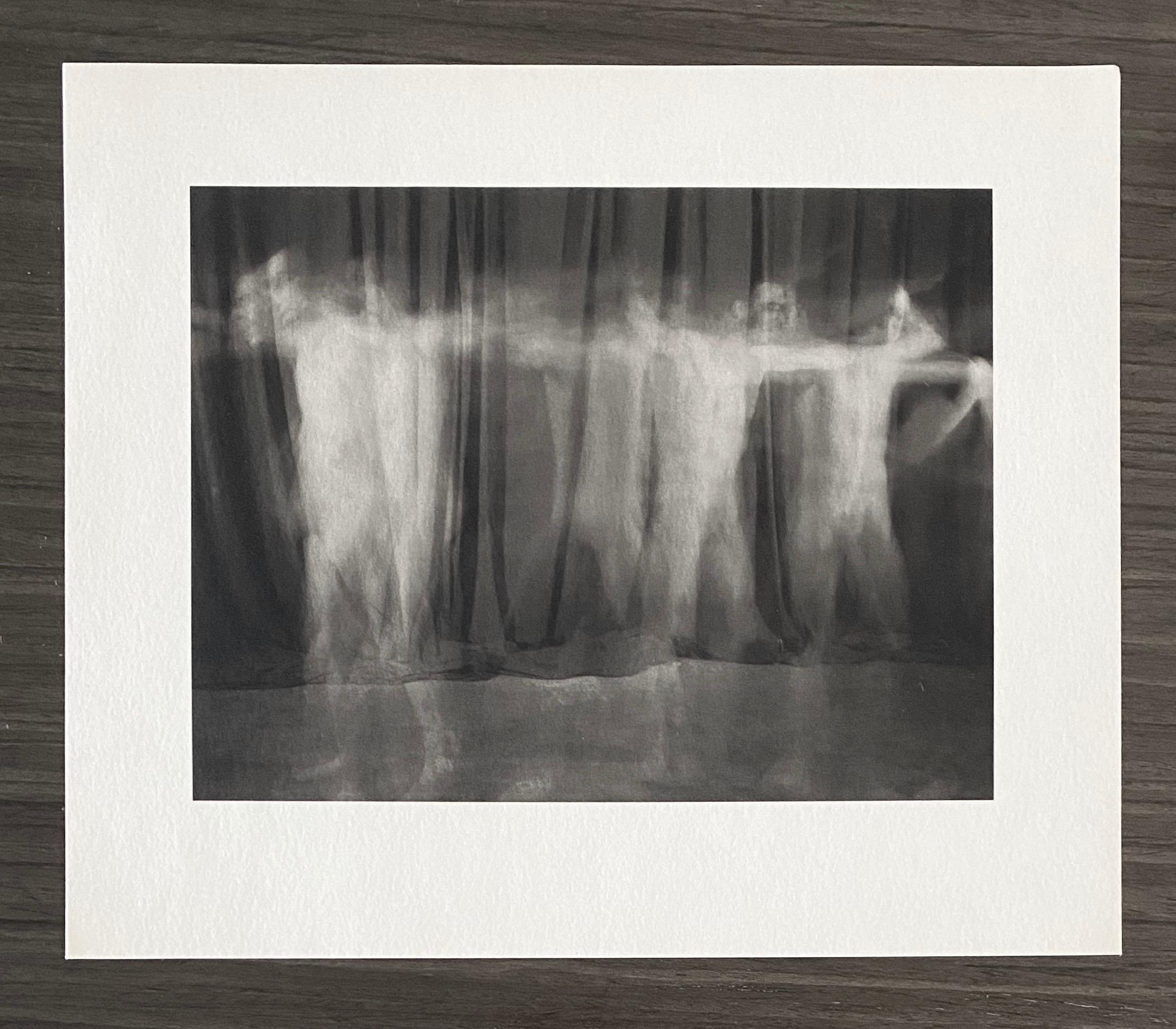 The Vintage Photograph Male Nude Platinum Print Photo 'Ring Around the Rosie' (L'anneau autour de la rose) en vente 3