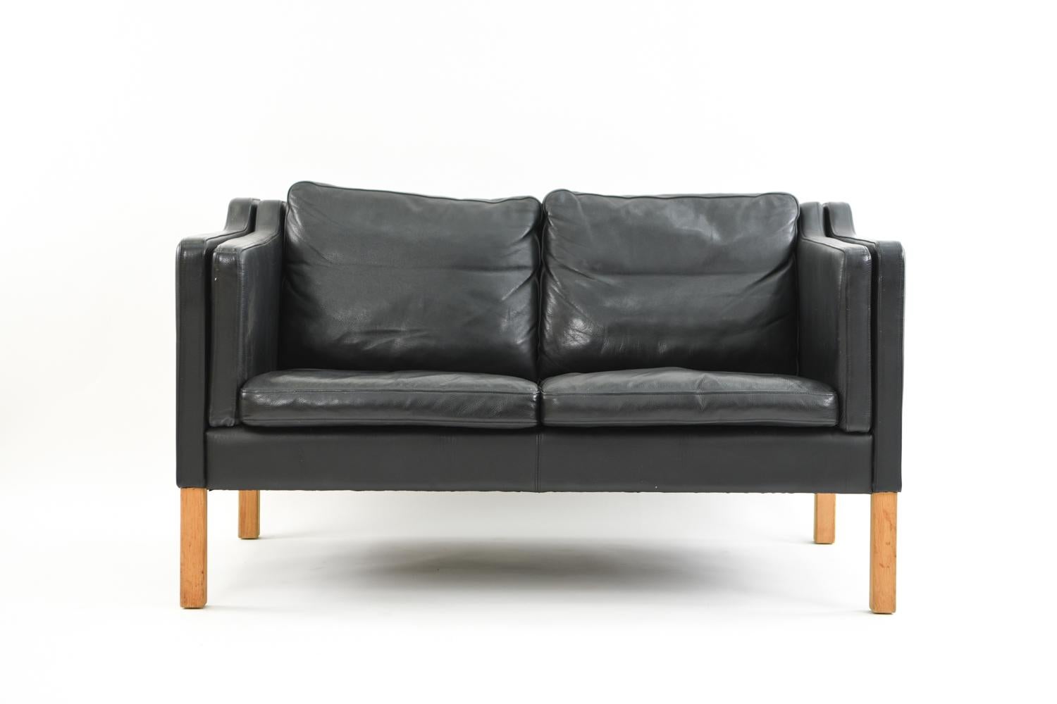 The sofa suite includes a two-seat loveseat and three-seat sofa manufactured by Skipper Furniture AB. These sofas are model Eton by O&M Design, and have a timeless design reminiscent of Borge Mogensen's Classic midcentury seating.
