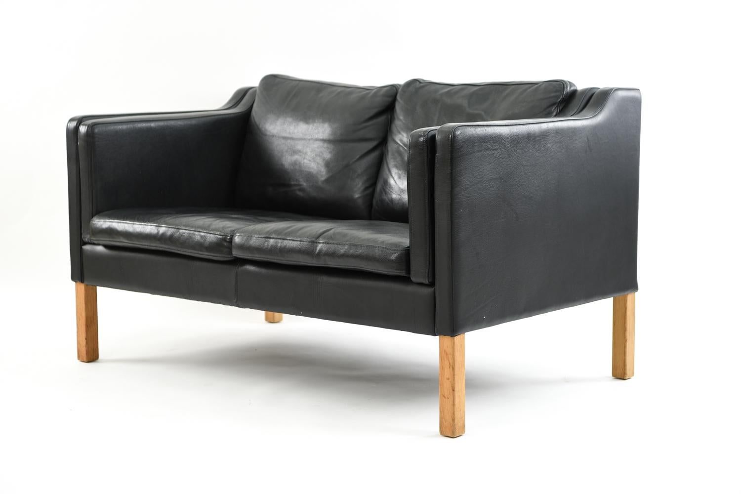 Leather Skipper Furniture O & M Sofa Suite