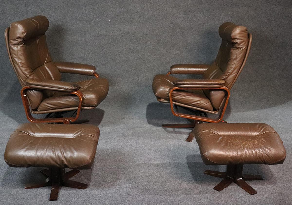 Skippers Mobler Pair of Leather Signed Danish Modern Reclining Chairs W Ottomans In Good Condition In Swedesboro, NJ