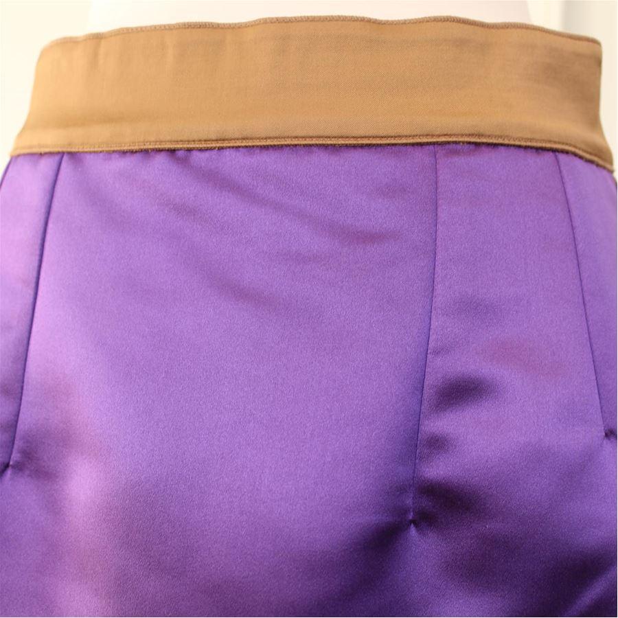 D&G Viscose (38%) Polyester (32%) Silk (18%) Wool (10%) Elastane Bicolor purple and camel Zip on the back Total length cm 61 (24.01 inches) Waist cm 36 (14.17 inches)
