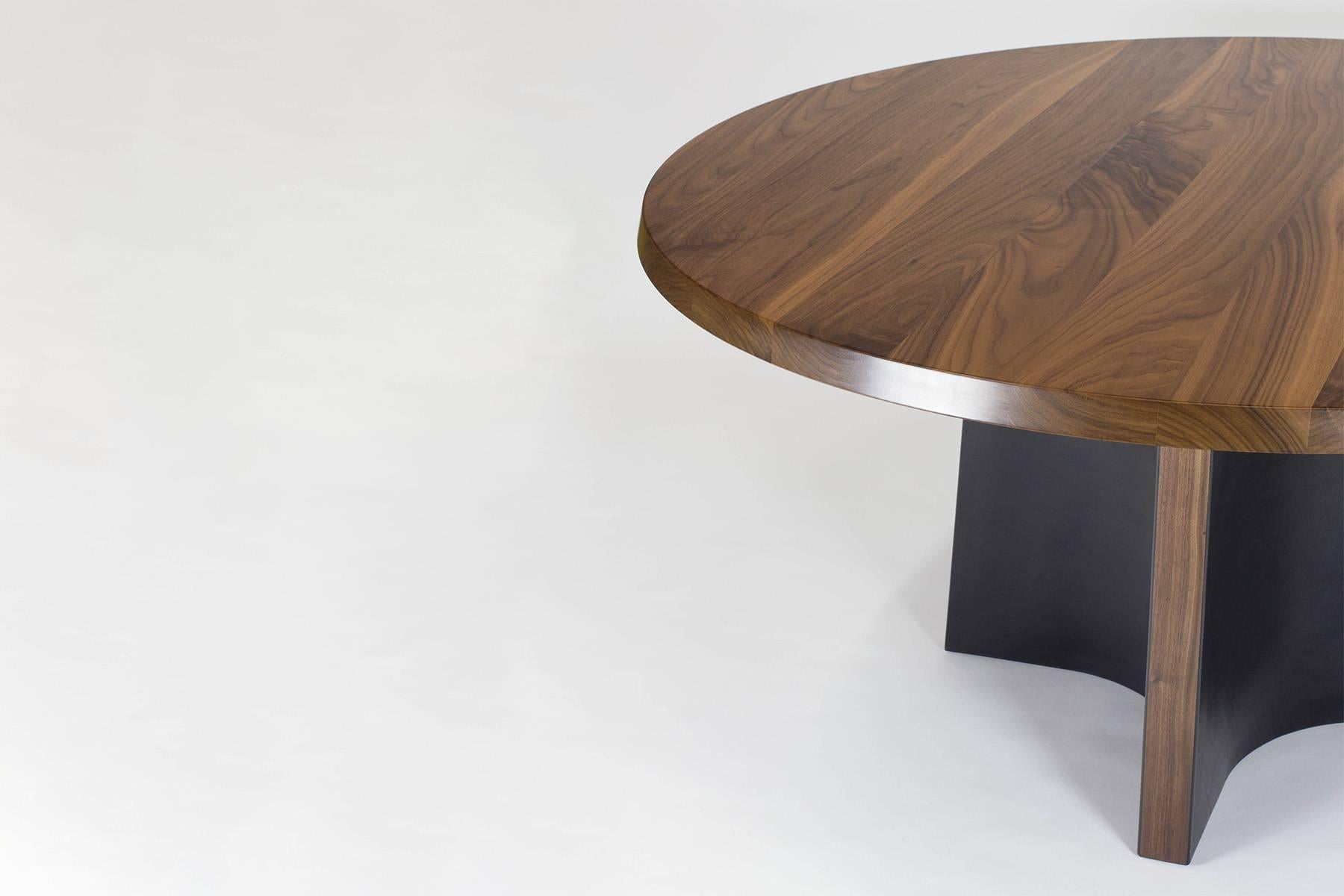 American Skirt Round Dining Table in Walnut and Leather For Sale