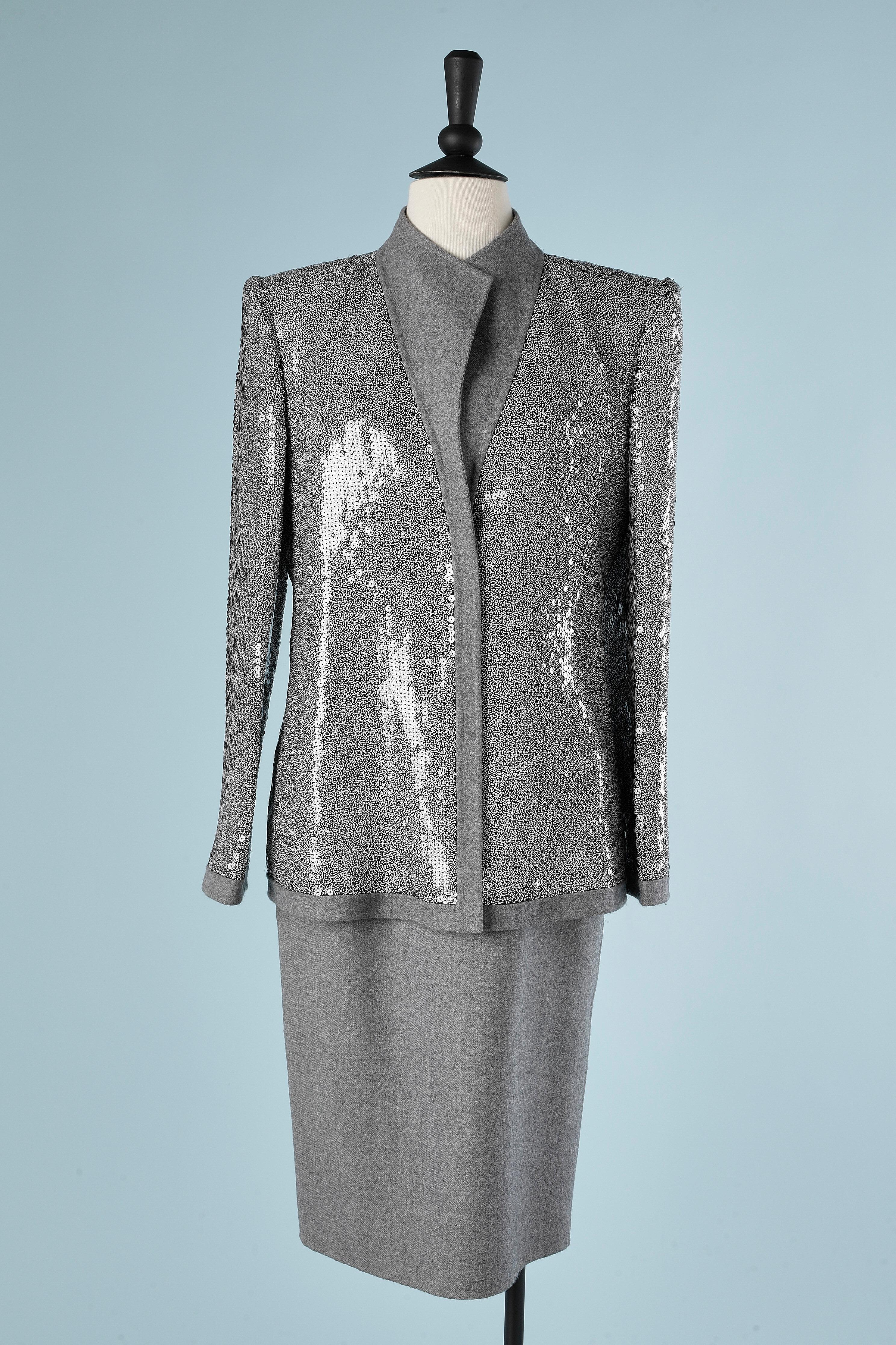 Skirt suit in grey wool and black&white sequin. Rayon lining. 
Numbered.
SIZE M