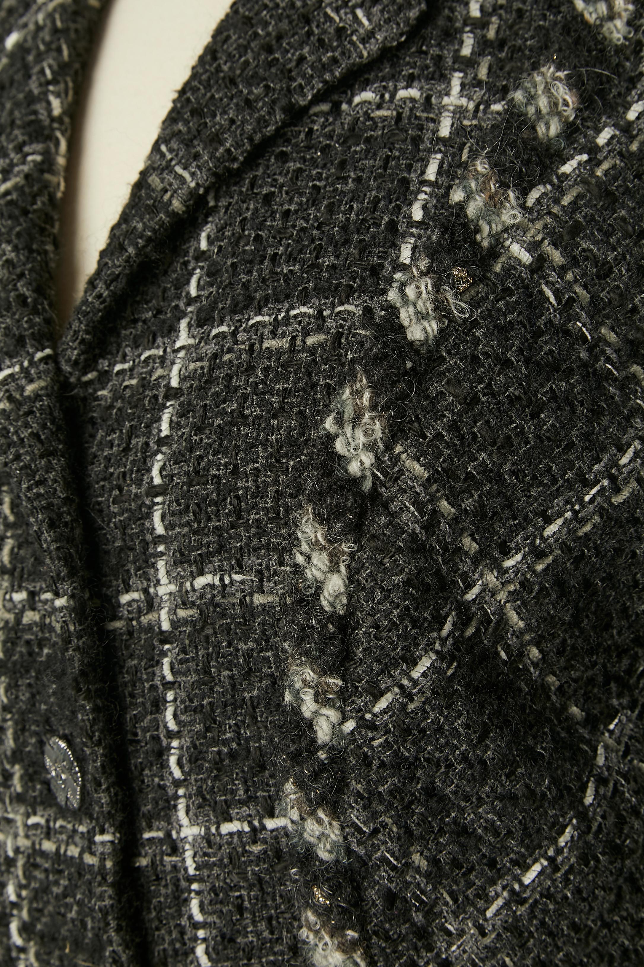 Rock-Anzug aus Tweed mit kariertem Muster Chanel  im Angebot 1