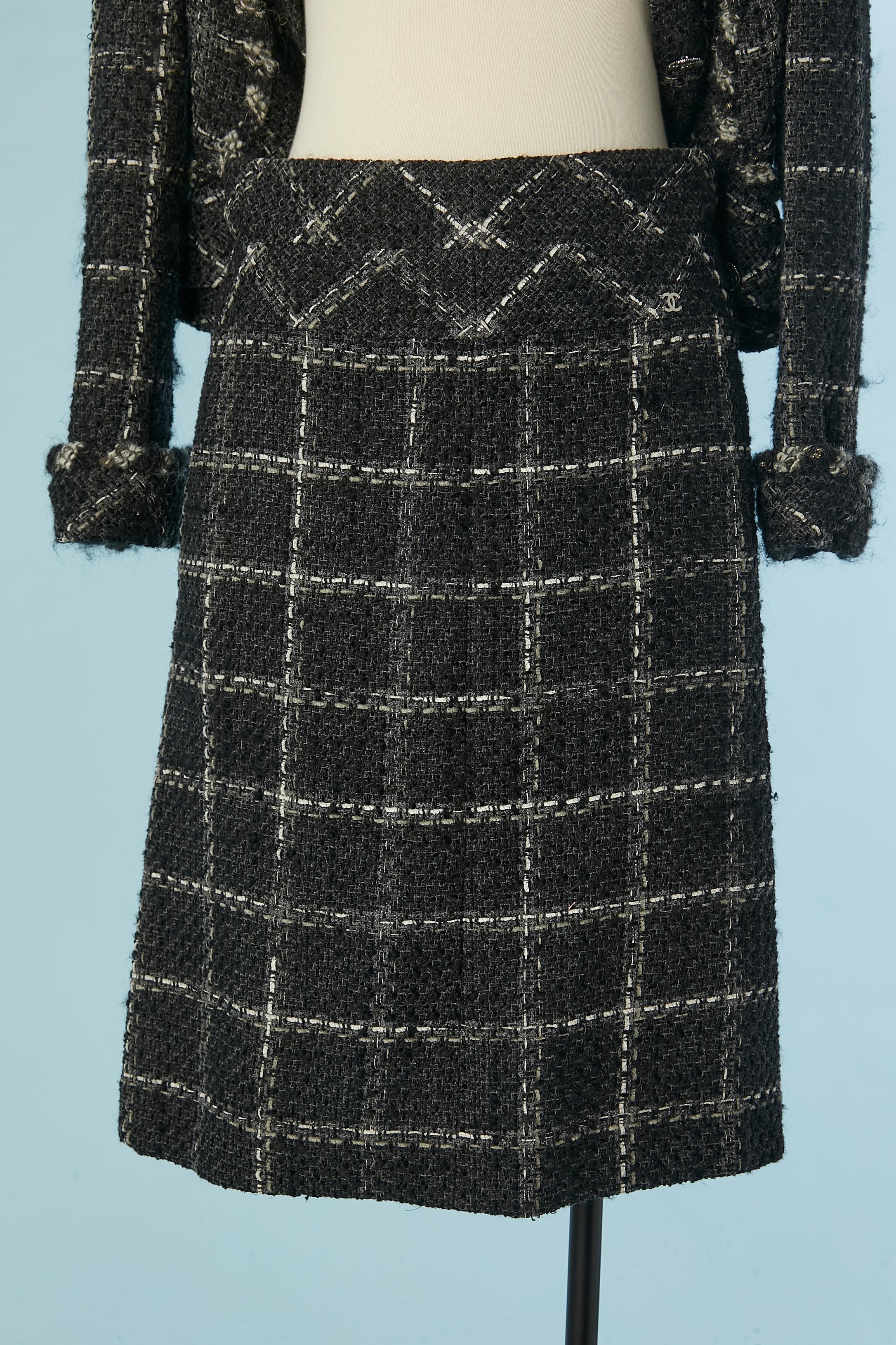 Skirt-suit in tweed with check pattern Chanel  For Sale 4