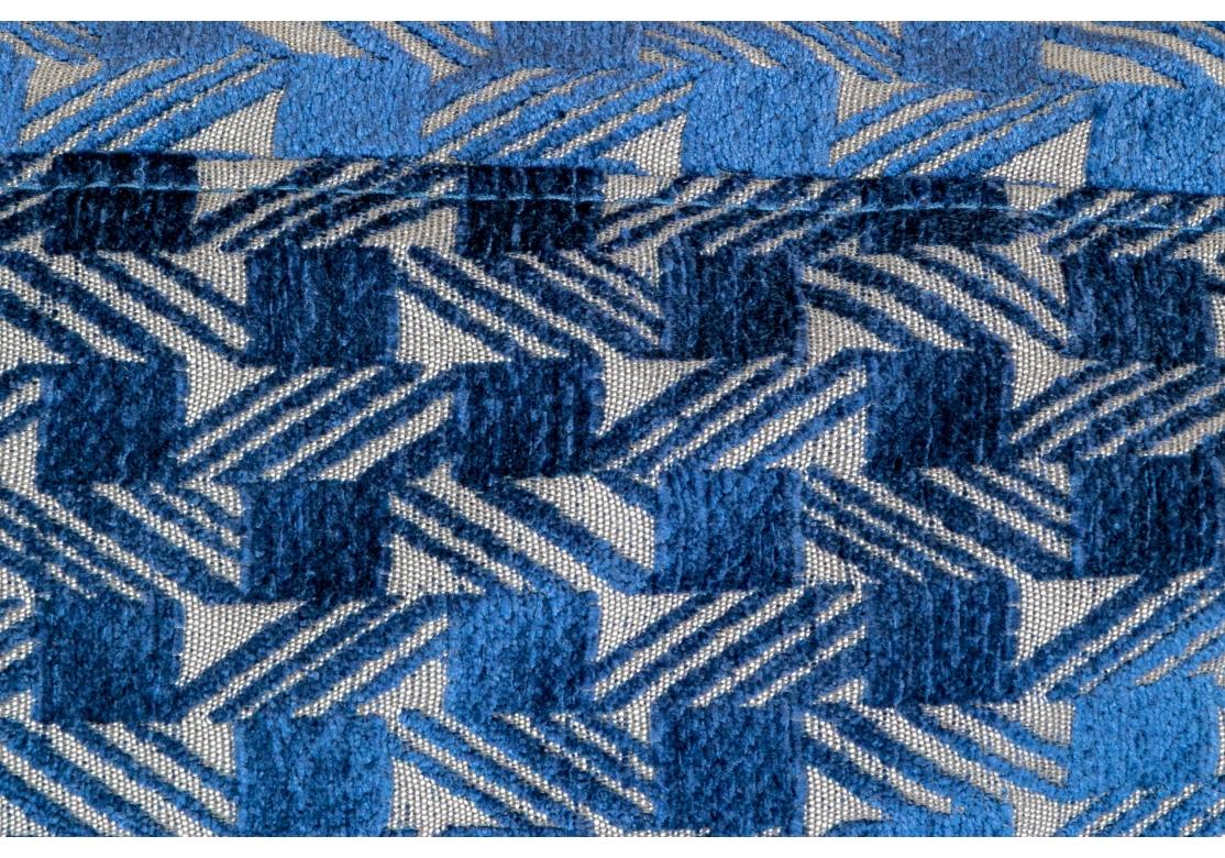 Fauteuil club pivotant à jupe 'Gigi' par Mitchell Gold en tissu Jane Churchill en vente 1