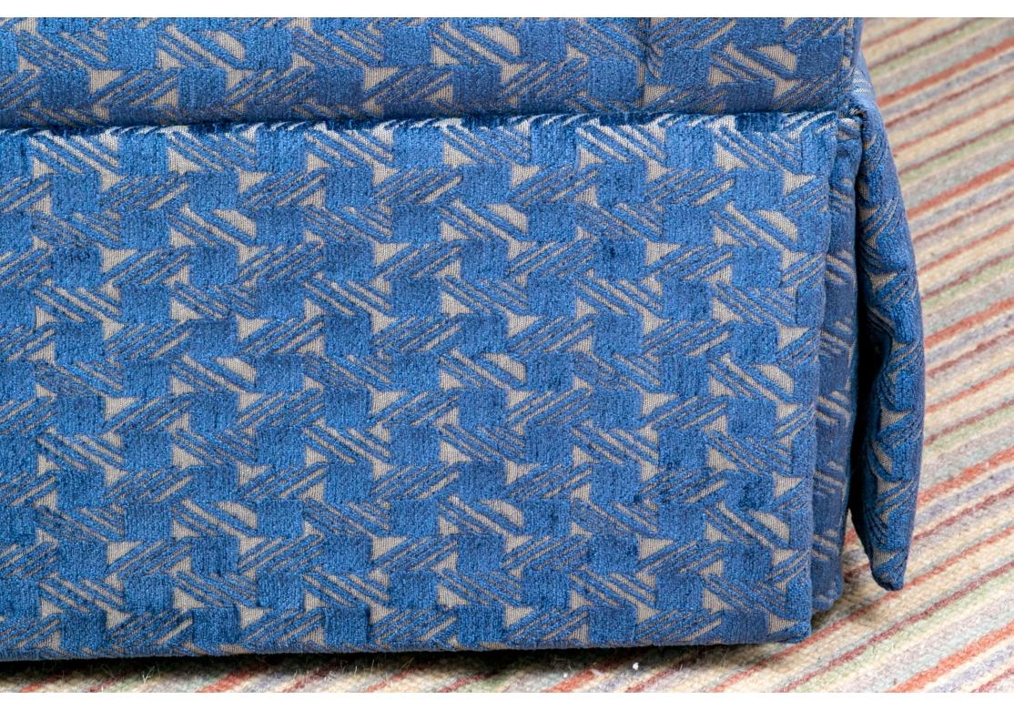 Fauteuil club pivotant à jupe 'Gigi' par Mitchell Gold en tissu Jane Churchill en vente 2