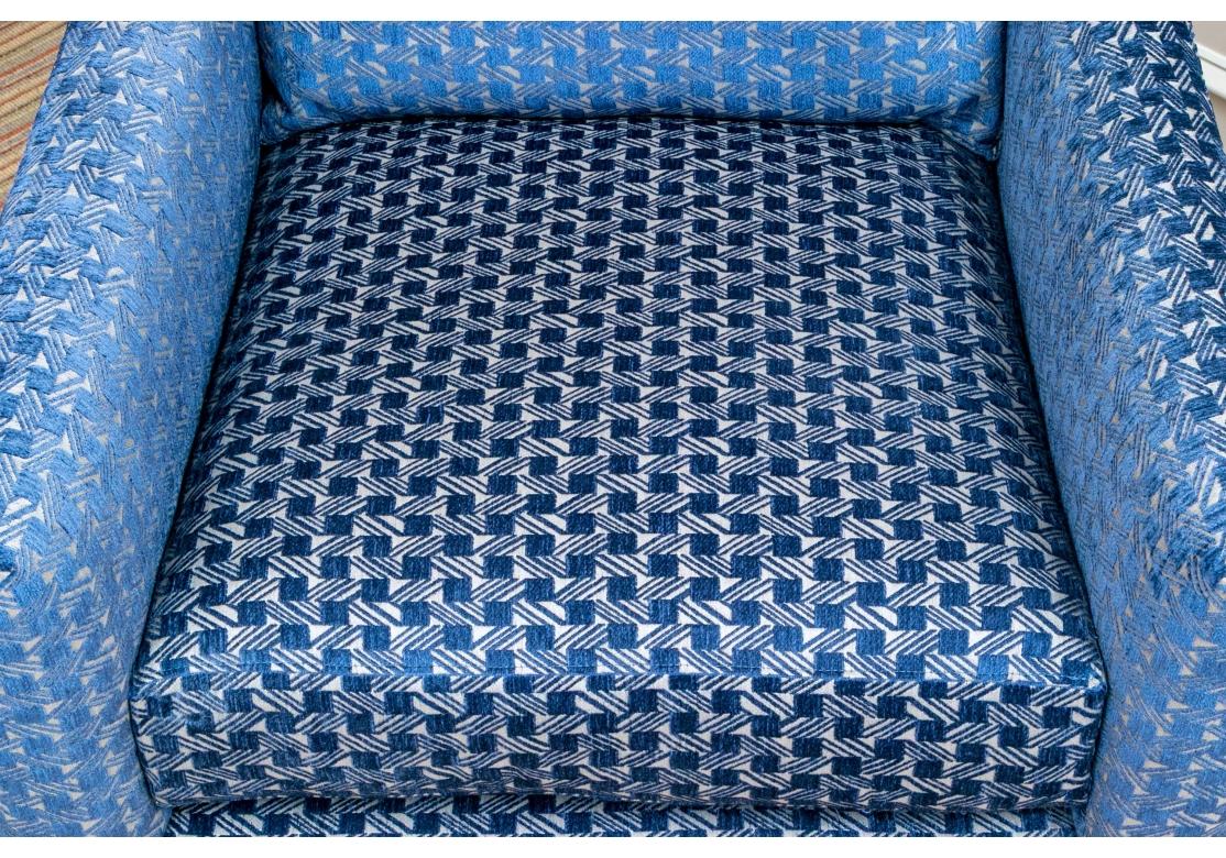 Fauteuil club pivotant à jupe 'Gigi' par Mitchell Gold en tissu Jane Churchill en vente 3