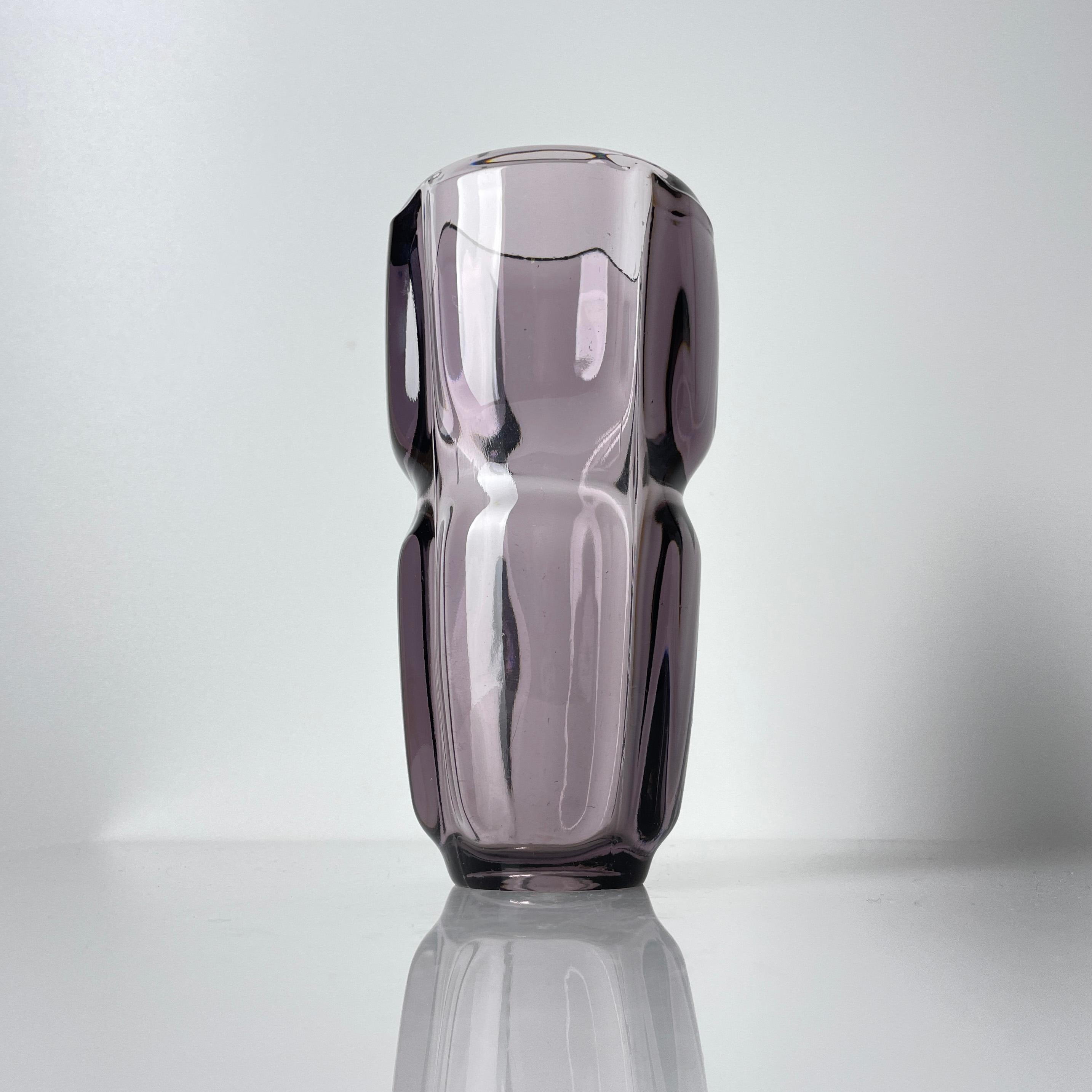 SKLO UNION glass vase by František Vízner for Rudolfova Hut glassworks, 1961/62 For Sale 8