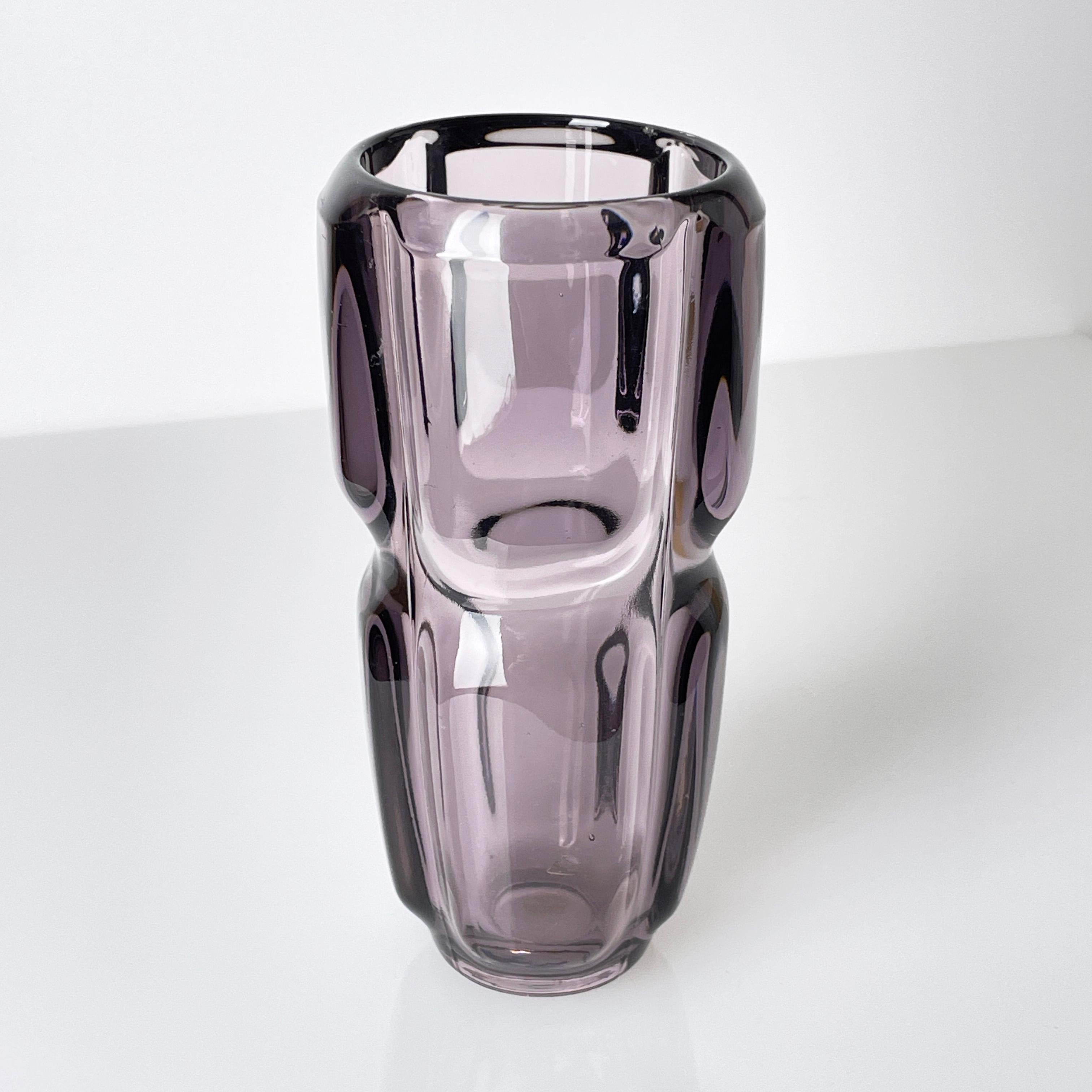 1960’s SKLO UNION glass vase by František Vízner for Rudolfova Hut glassworks, 1961/62 Pattern No. 13139 (Purple glass)

Designer: František Vízner, CZK

Producer: Rudolfova Hut glassworks, Czechoslovakia 1961/62 

Measurements: Height: 18 cm     