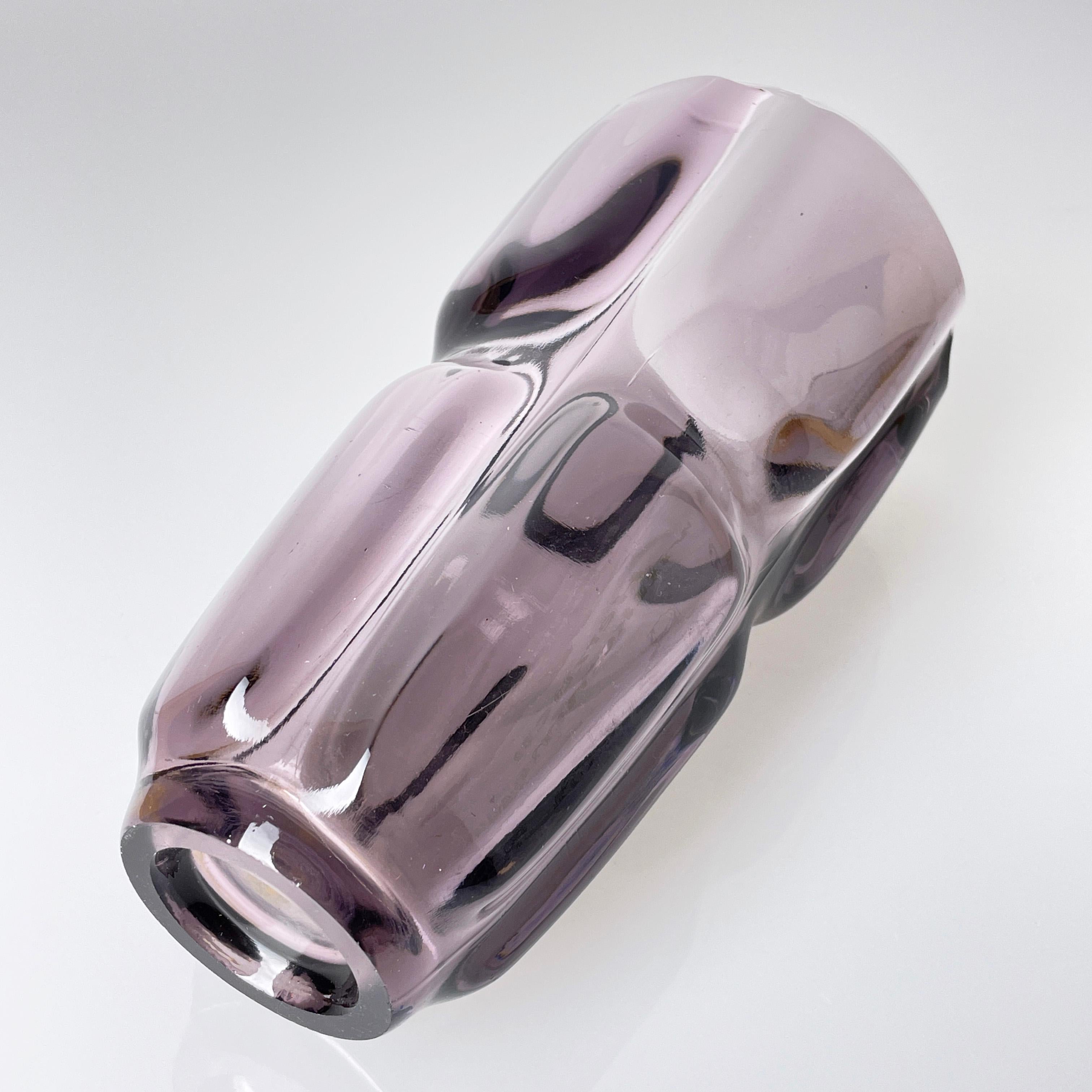 SKLO UNION glass vase by František Vízner for Rudolfova Hut glassworks, 1961/62 In Excellent Condition For Sale In Bern, CH