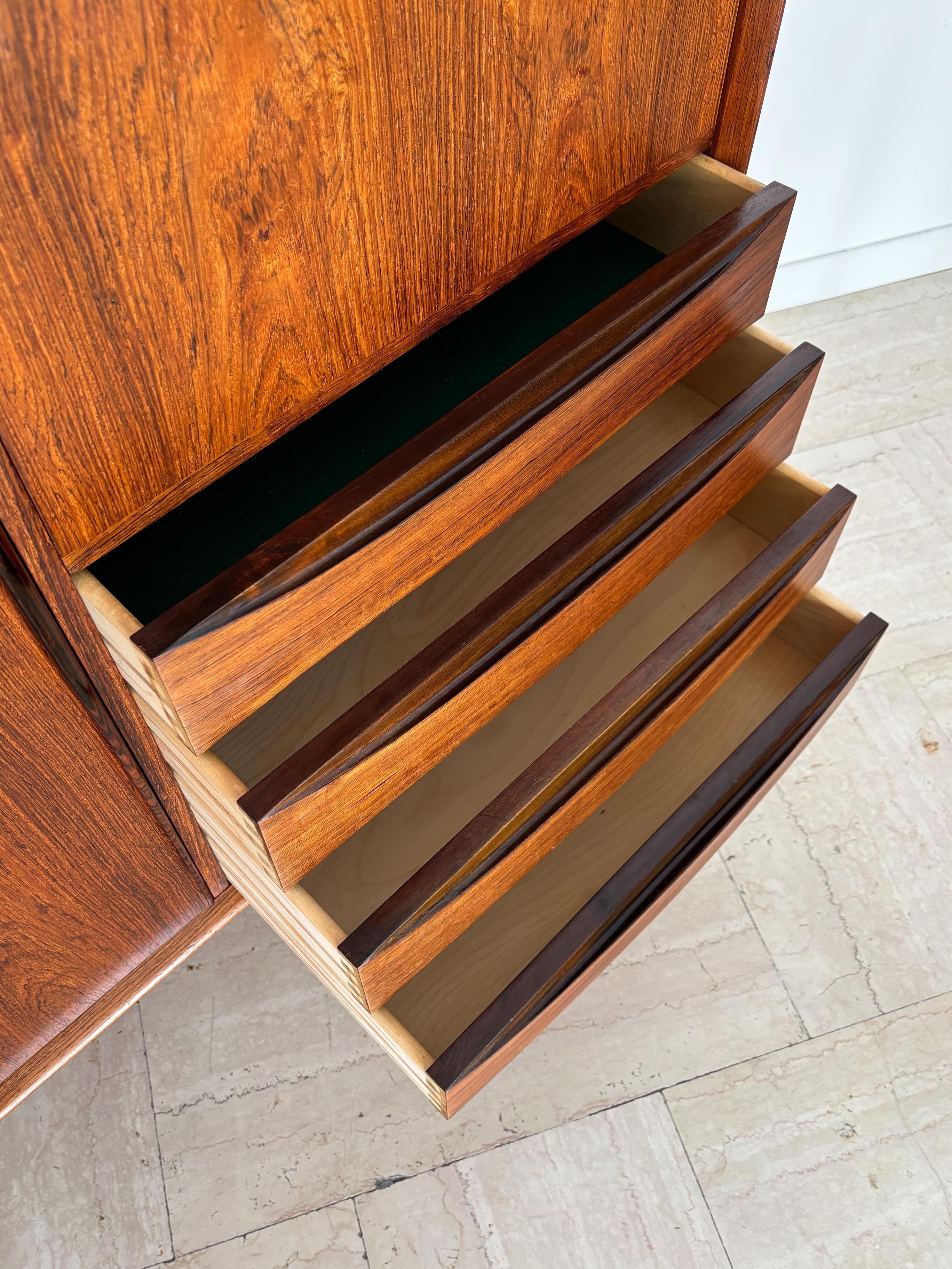 Skobvy Møbelfabrik Scandinavo Credenza Bar Cabinet in legno scuro 1950s in vendita 8