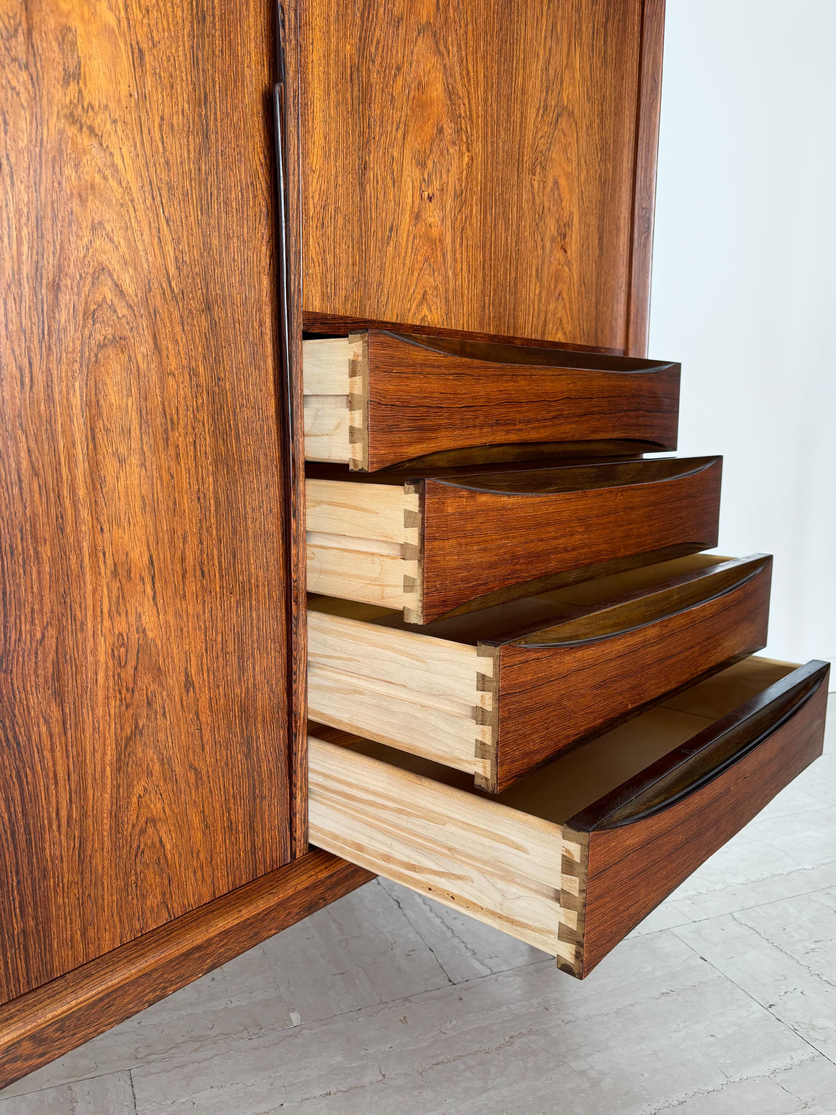 Skobvy Møbelfabrik Scandinavo Credenza Bar Cabinet in legno scuro 1950s in vendita 9