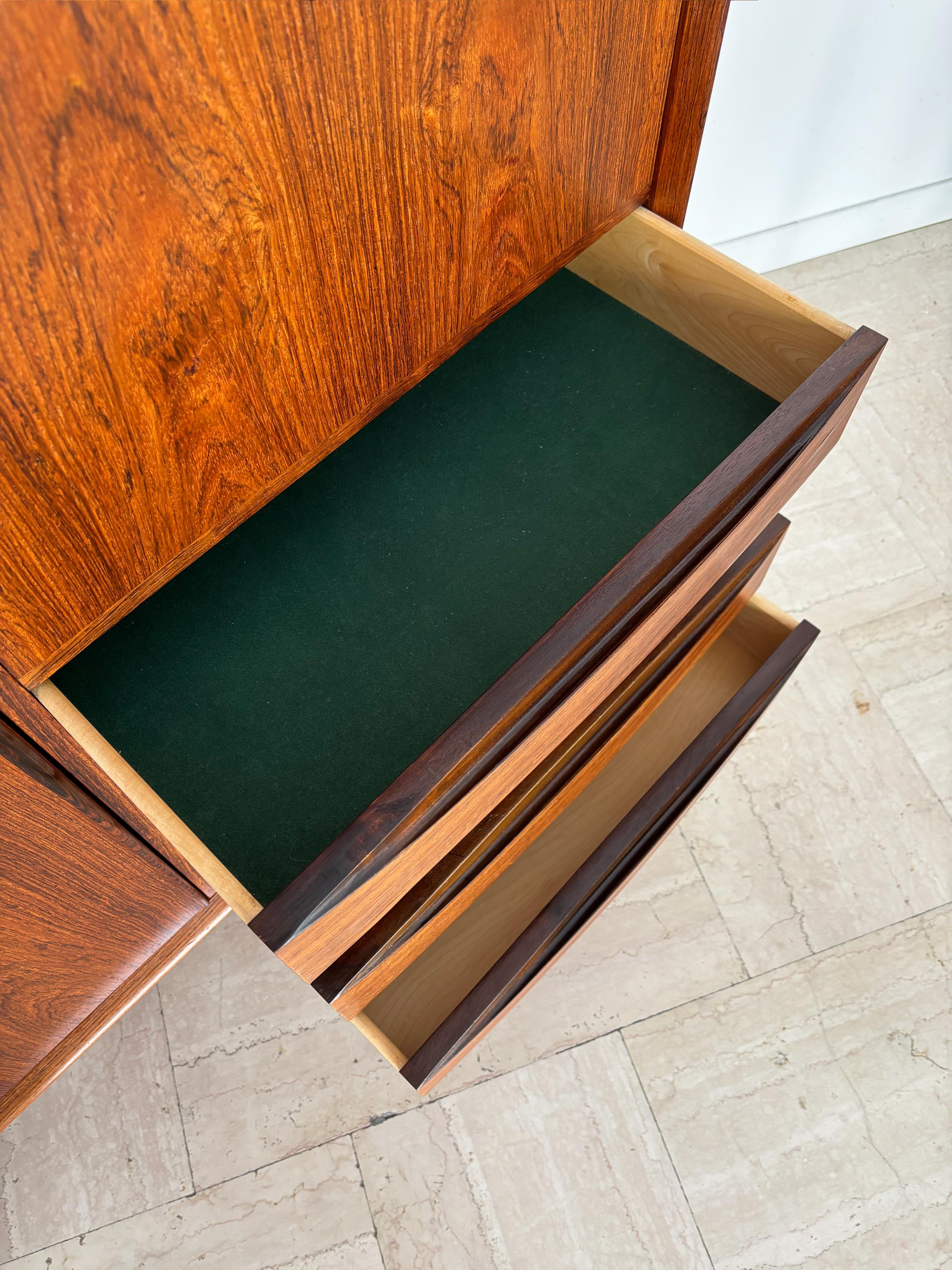 Skobvy Møbelfabrik Scandinavo Credenza Bar Cabinet in legno scuro 1950s in vendita 10