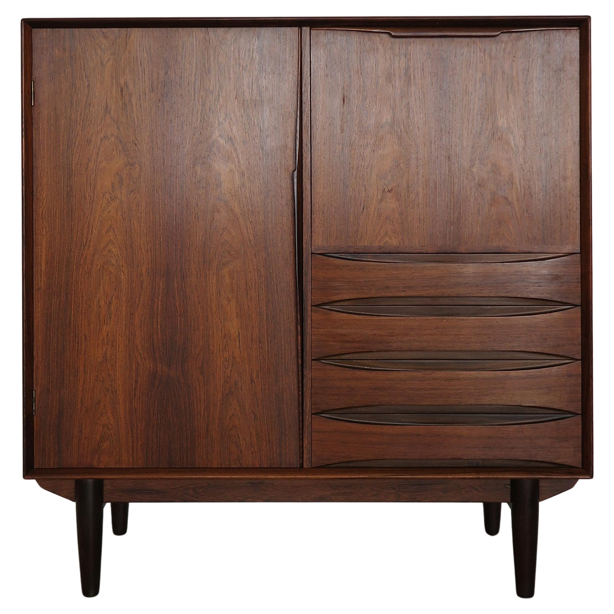 Skobvy Møbelfabrik Scandinavo Credenza Bar Cabinet in legno scuro 1950s in vendita