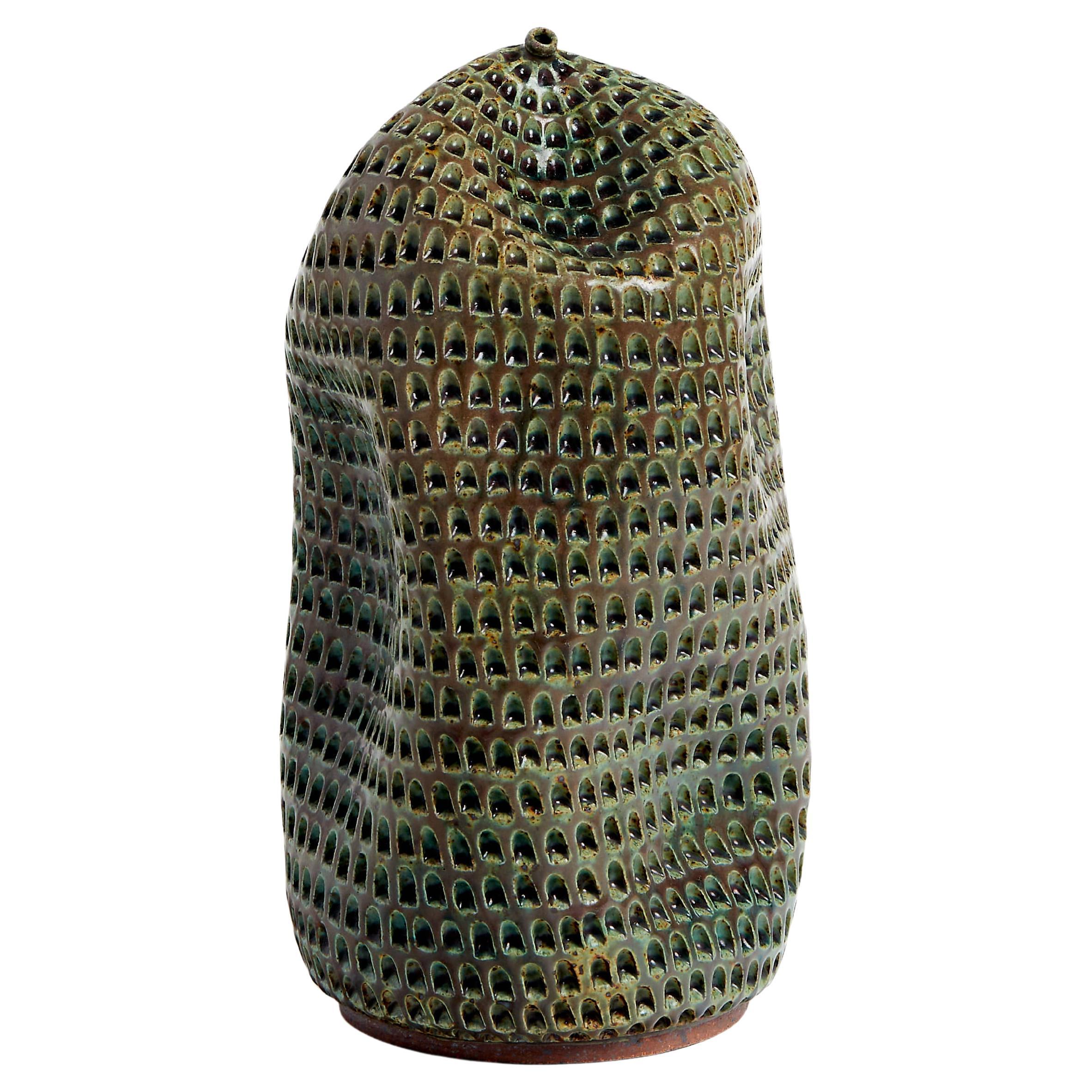 Vase en céramique SKOBY JOE HAND MADE GREEN BRONZE TEXTURED BOTTLE (fabrication artisanale)