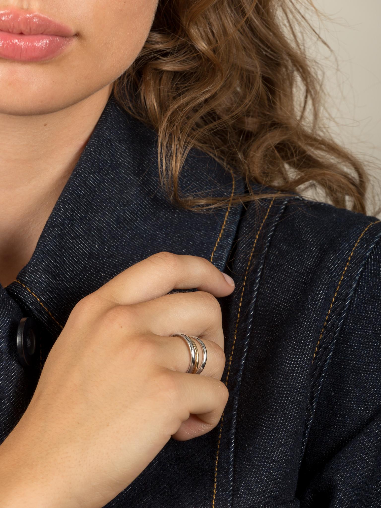 En vente :  Skomer Studio fine joaillerie, bague à anneau pivotant en or jaune et blanc 18 carats 6