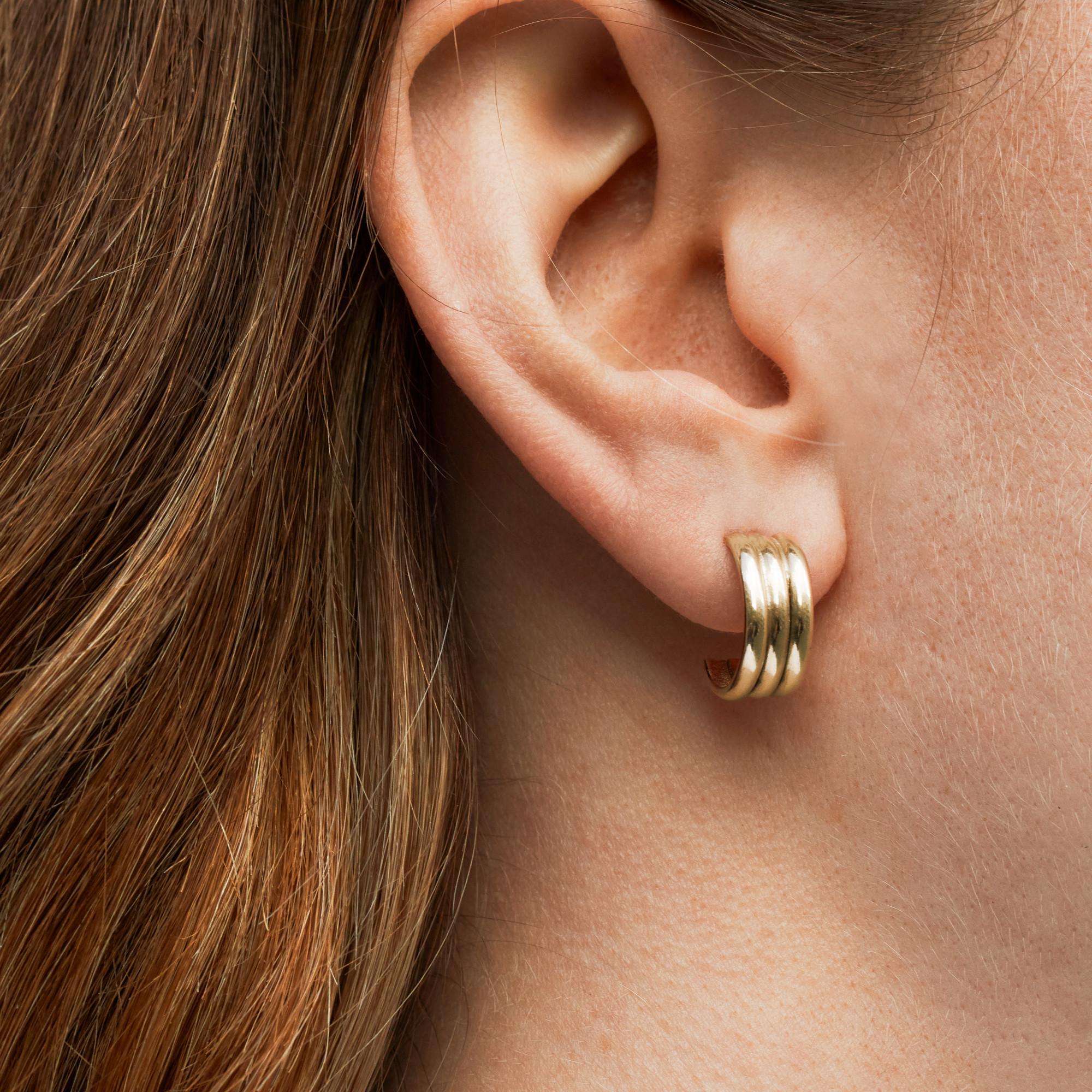 Contemporain Skomer Studio A Jewellery 14kt Yellow Gold Trio Ridged Hoop Earrings en vente
