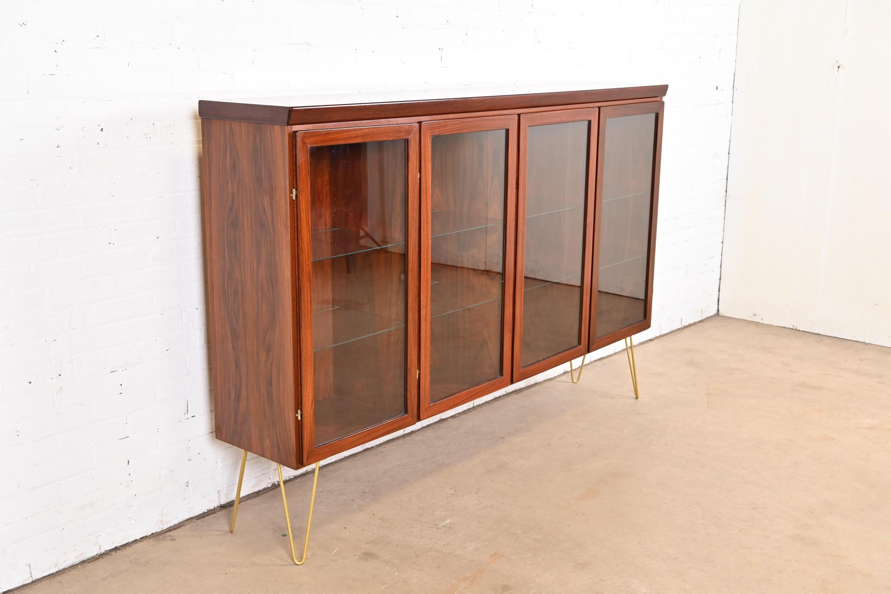 Skovby Danish Modern Rosewood Bookcase, Circa 1970s In Good Condition For Sale In South Bend, IN