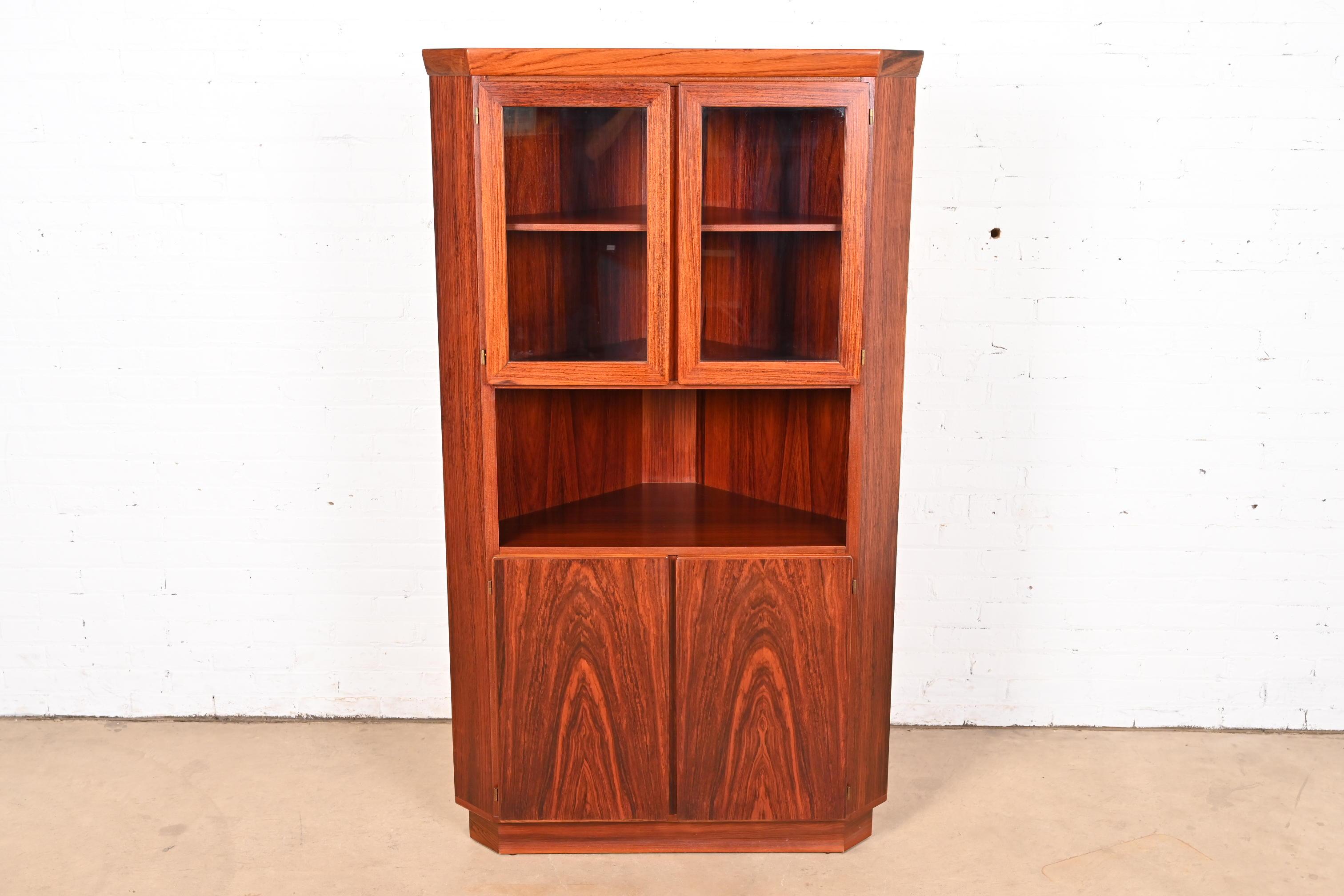 Mid-Century moderno Mobile ad angolo in palissandro danese moderno Skovby in vendita