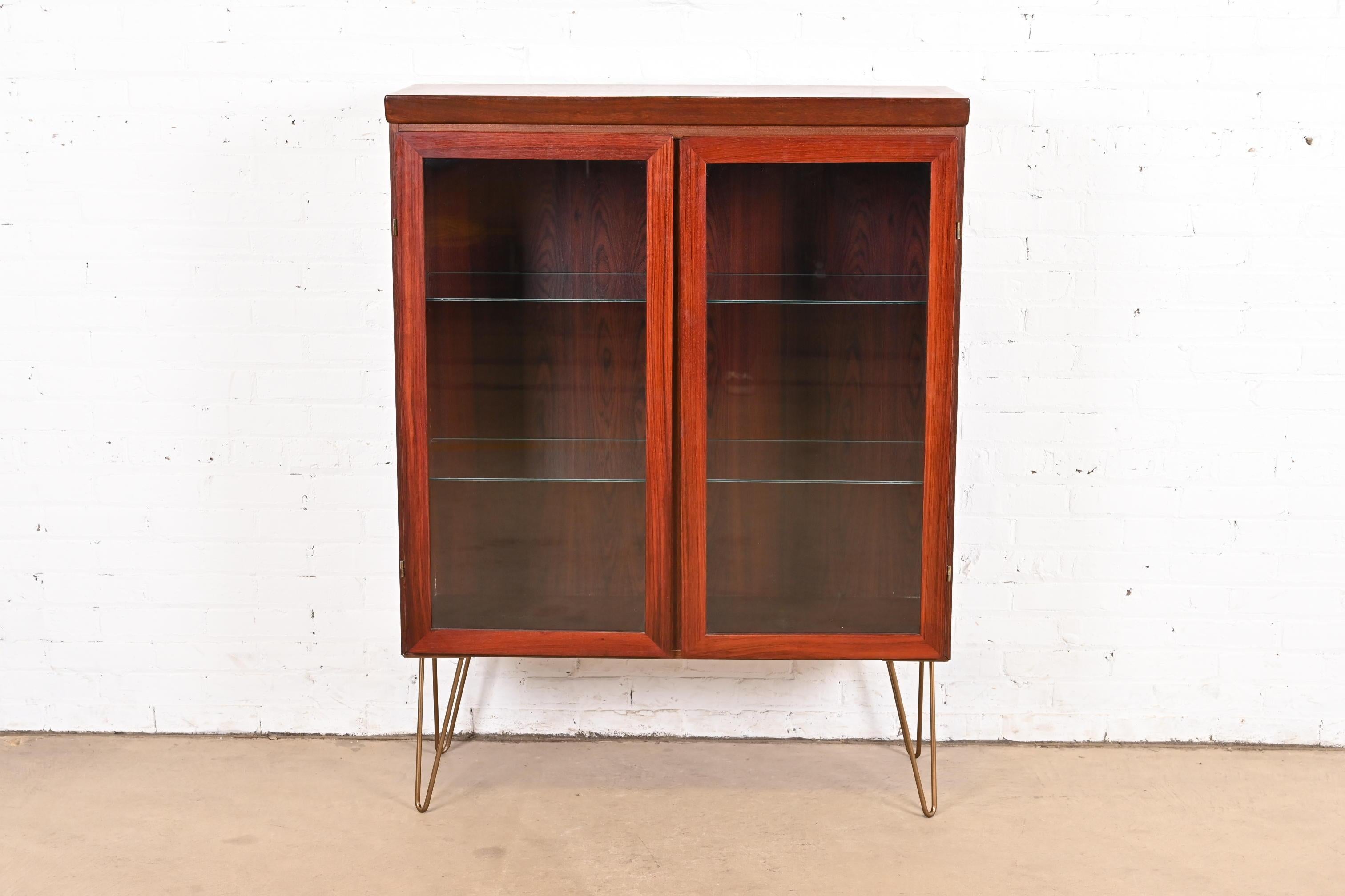 Mid-Century moderno Mobile libreria illuminato in palissandro Skovby Danish Modern, circa anni '70 in vendita