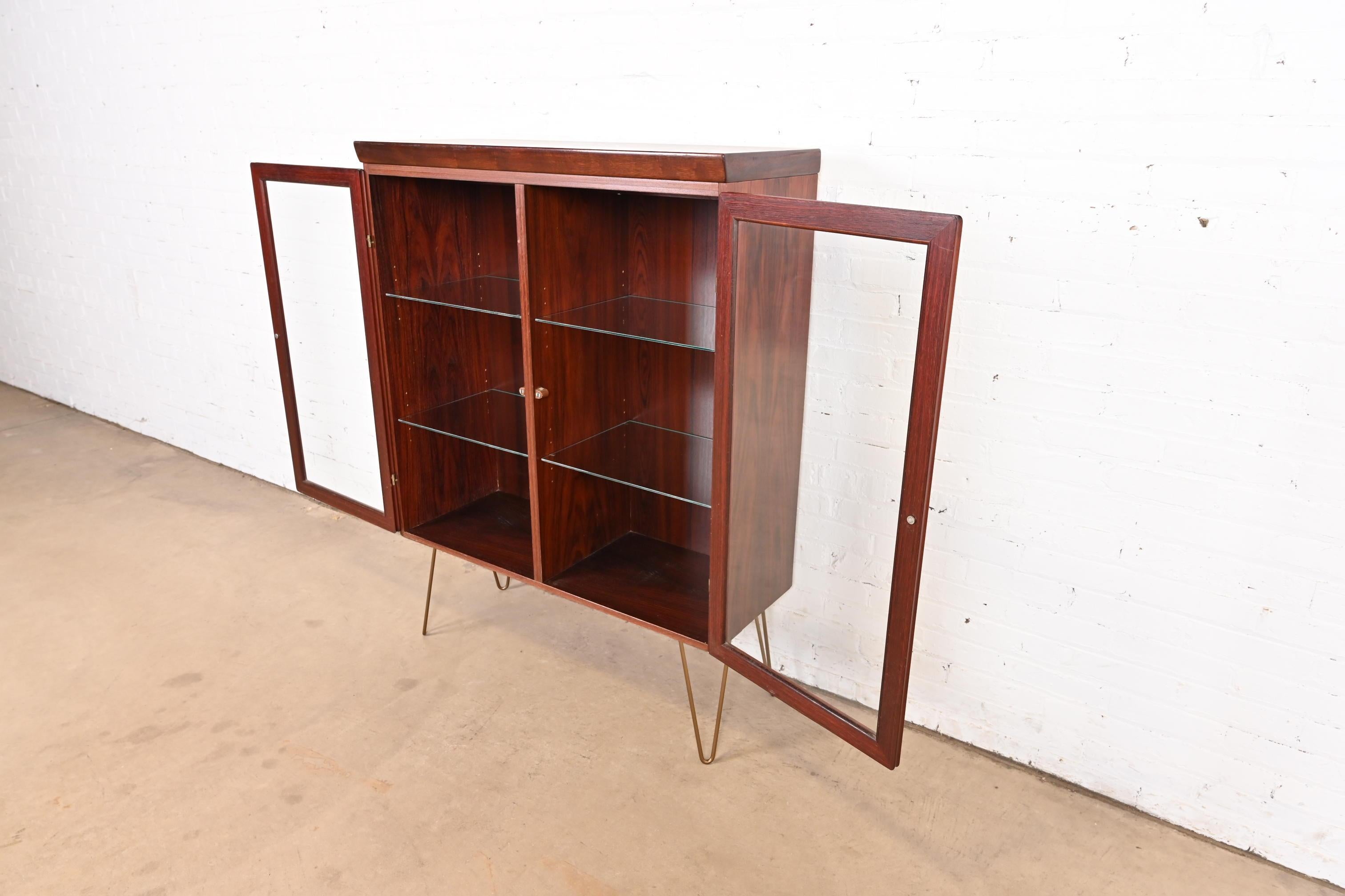 Acciaio Mobile libreria illuminato in palissandro Skovby Danish Modern, circa anni '70 in vendita