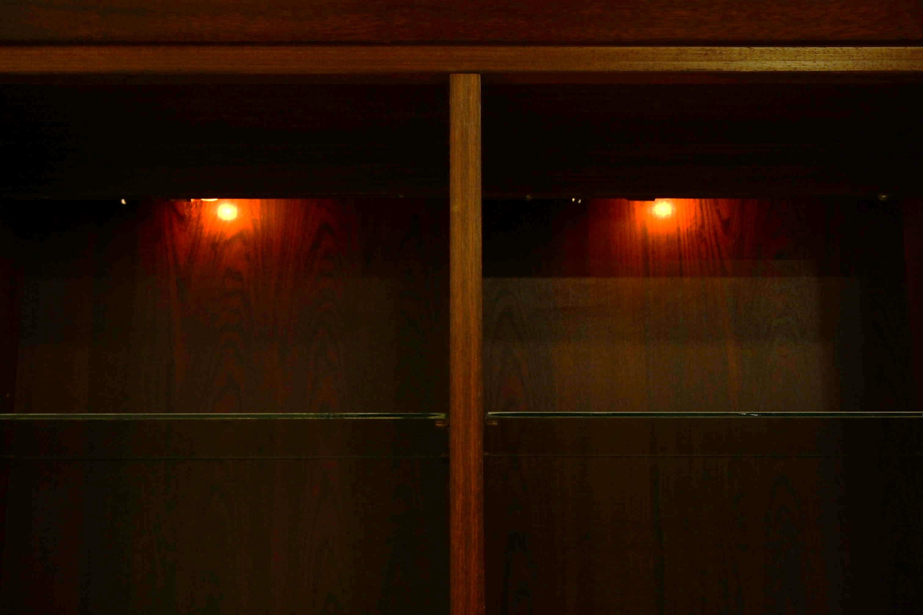 Mobile libreria illuminato in palissandro Skovby Danish Modern, circa anni '70 in vendita 1
