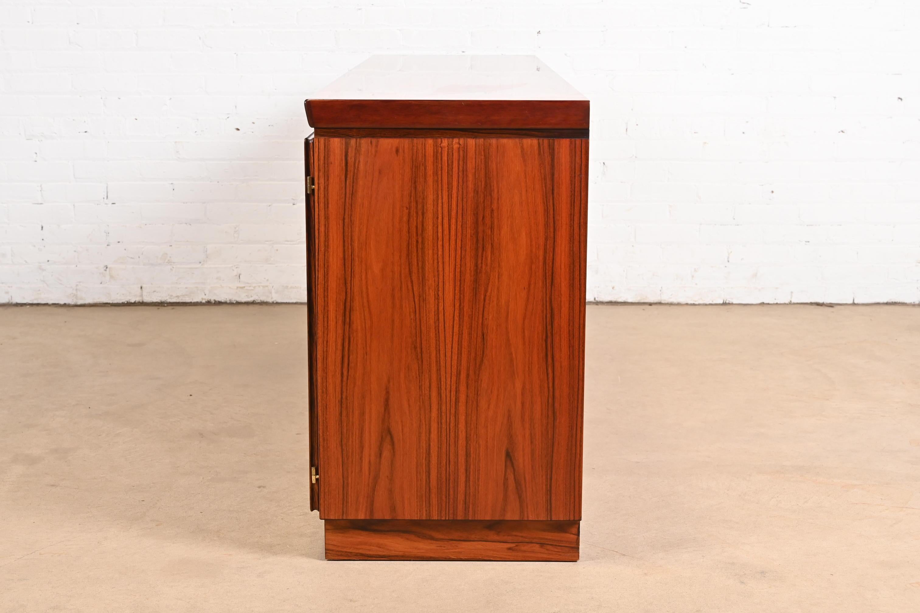 Credenza moderna Skovby in palissandro, CIRCA ANNI '70 in vendita 3