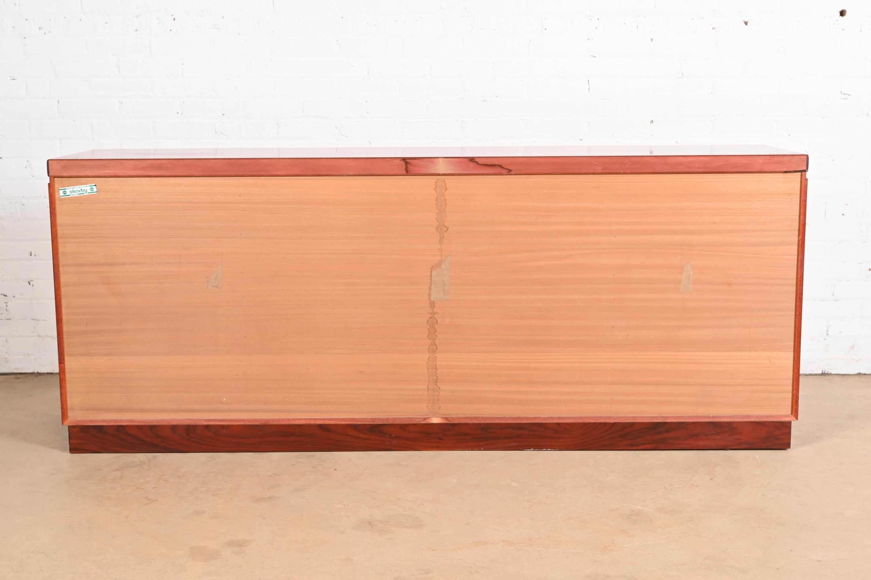 Credenza moderna Skovby in palissandro, CIRCA ANNI '70 in vendita 4