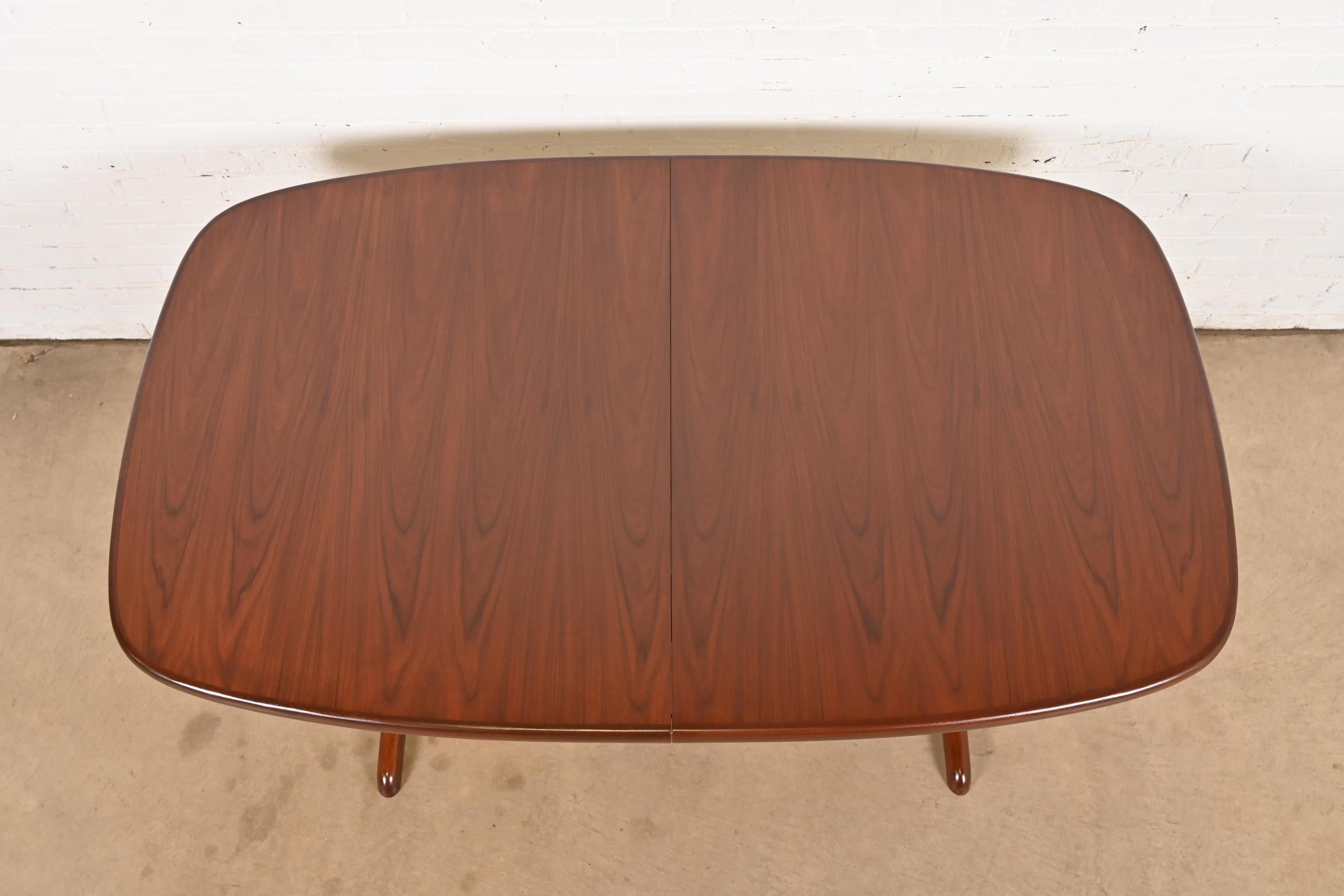 Skovby Danish Modern Sculpted Rosewood Extension Dining Table, Newly Refinished For Sale 5