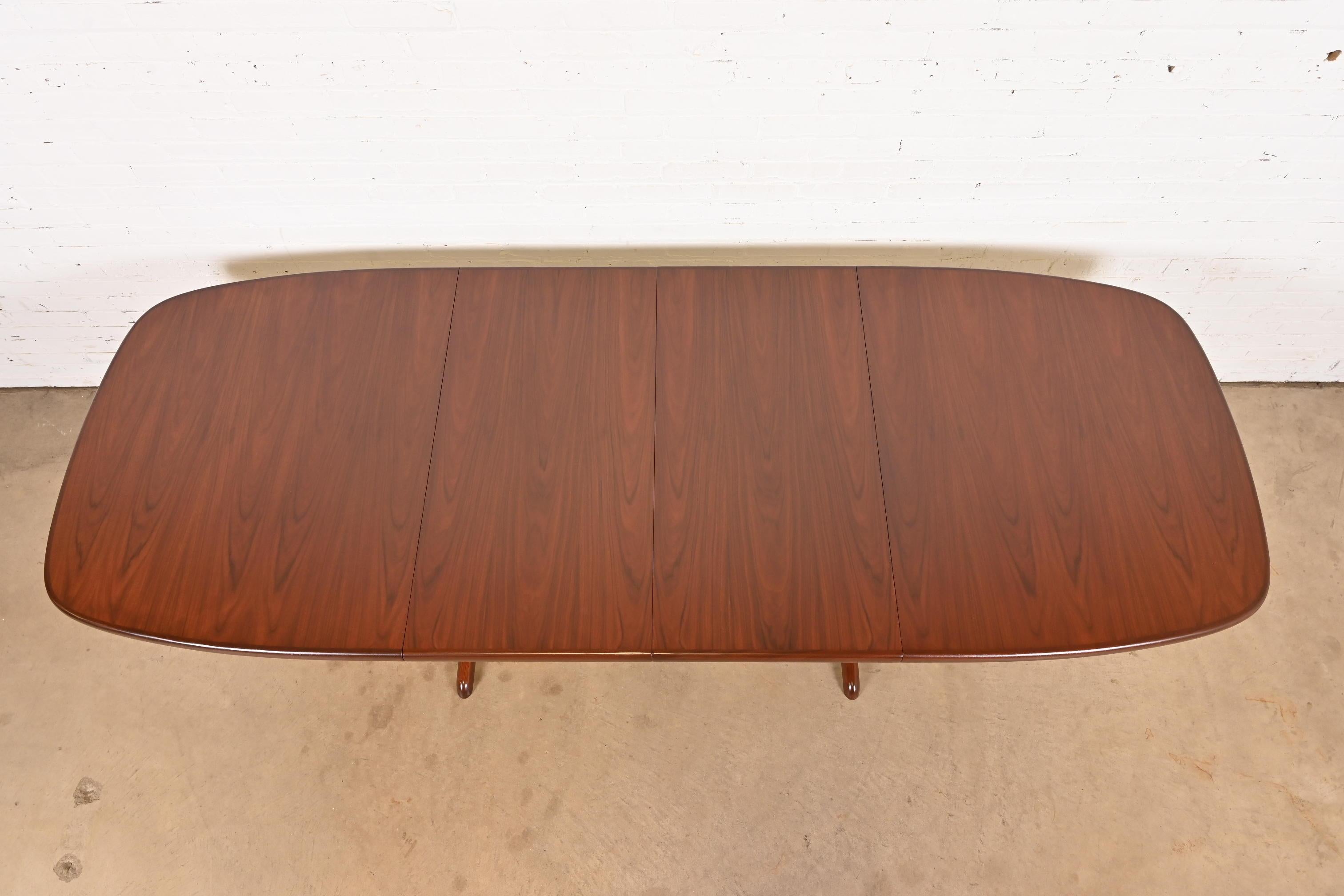 Skovby Danish Modern Sculpted Rosewood Extension Dining Table, Newly Refinished For Sale 1