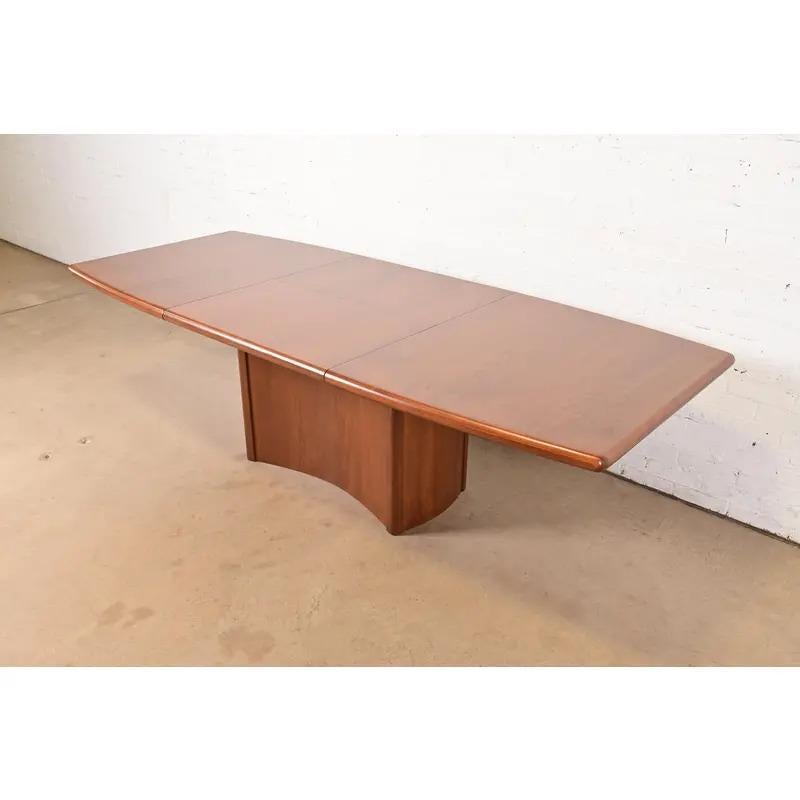 Skovby Danish Modern Teak Pedestal Extension Dining Table, Newly Refinished In Good Condition For Sale In South Bend, IN