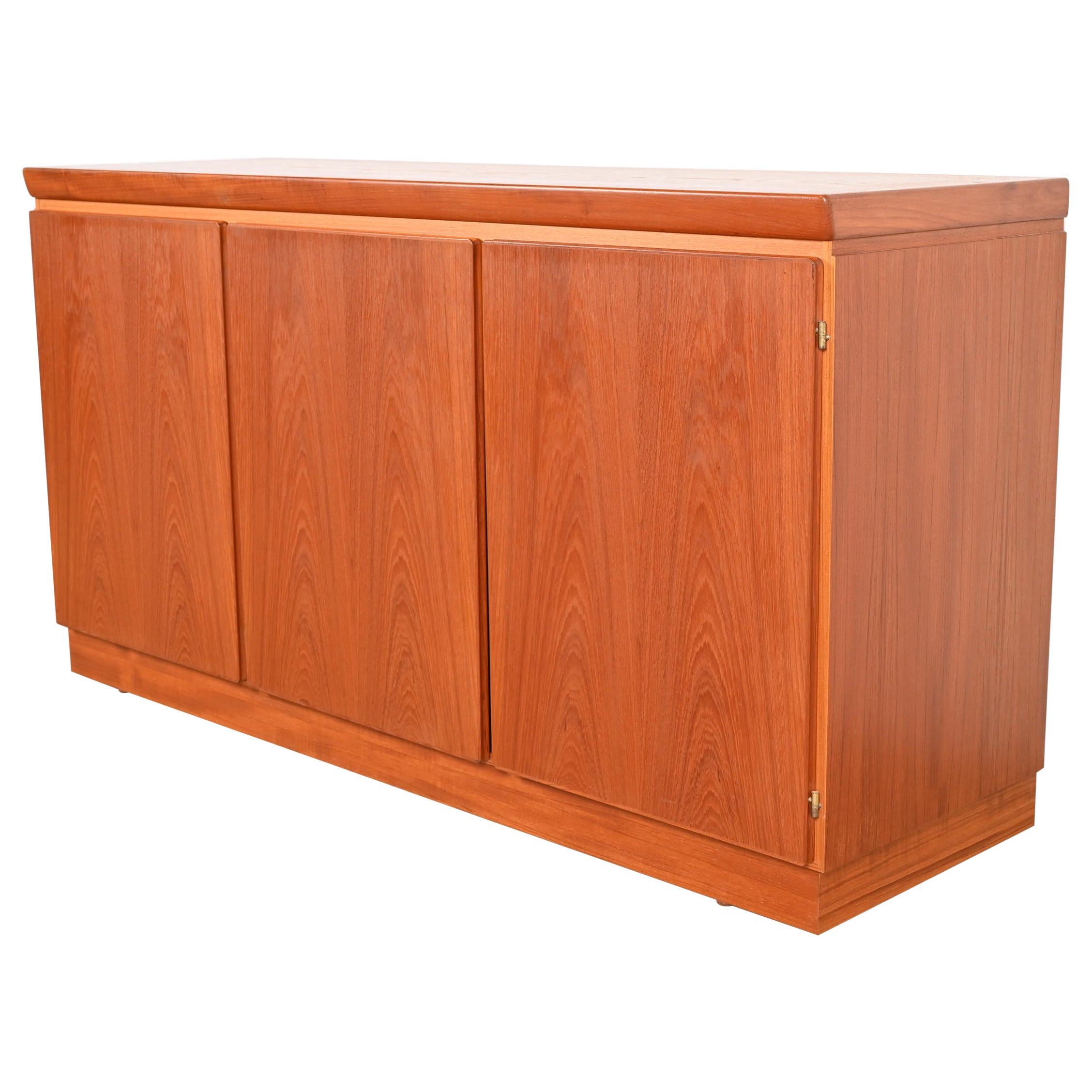 Skovby Danish Modern Teak Sideboard or Bar Cabinet, Circa 1970s