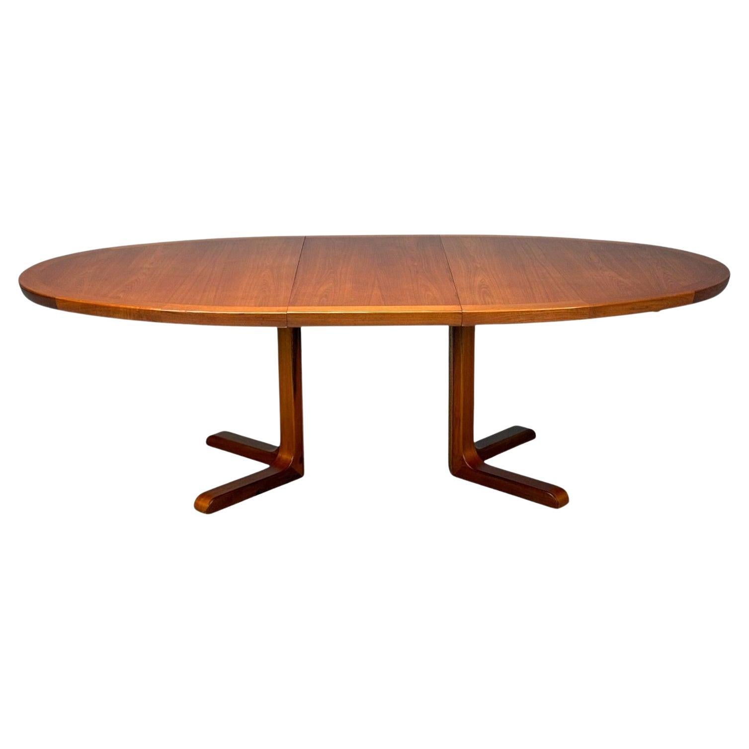 Skovby Møbelfabrik, Danish Modern, Teak Expandable Dining Table, Denmark, 1960s im Angebot