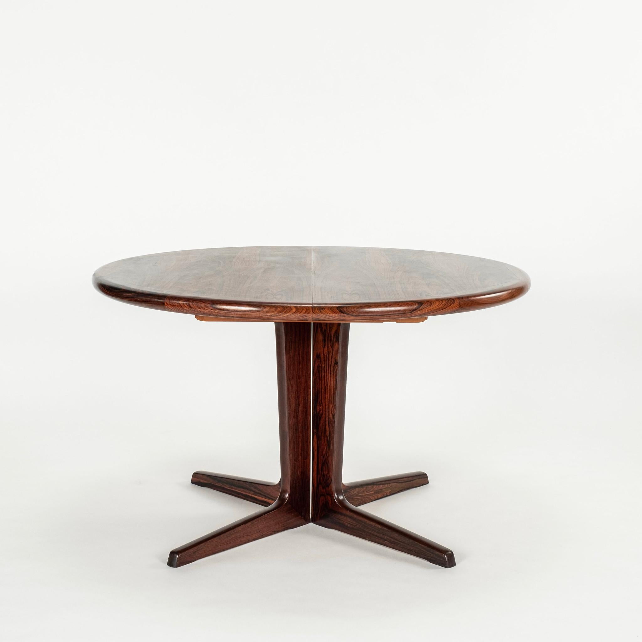 
A Danish Skovby Møbelfabrik round dining table in rosewoodi with two 19.25