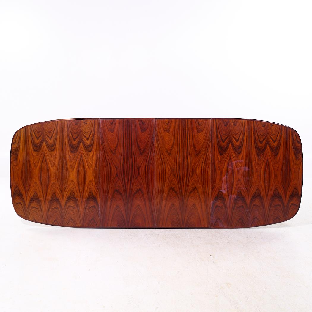 Skovby MCM Danish Rosewood Hidden Leaf Expanding Dining Table with 2 Leaves In Good Condition For Sale In Countryside, IL
