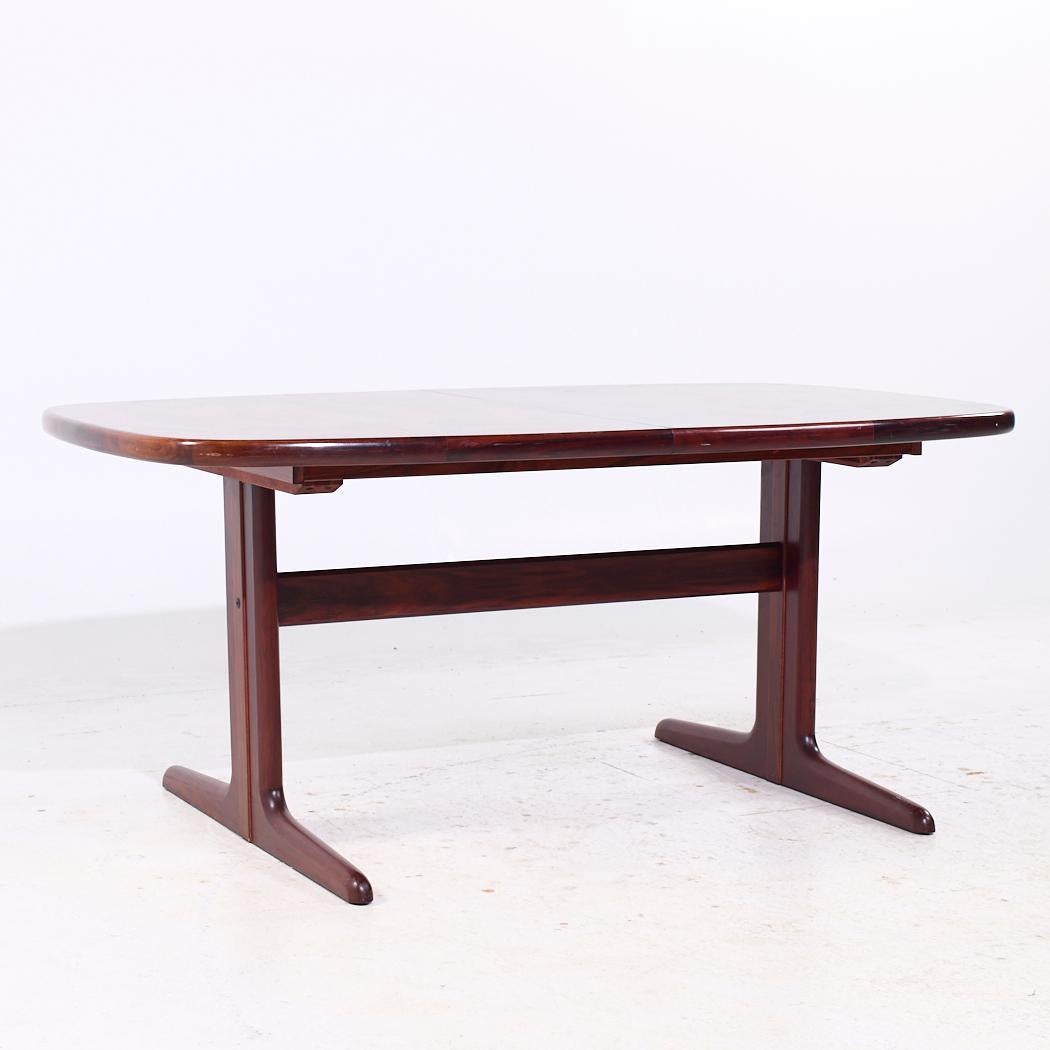 Late 20th Century Skovby MCM Danish Rosewood Hidden Leaf Expanding Dining Table with 2 Leaves For Sale