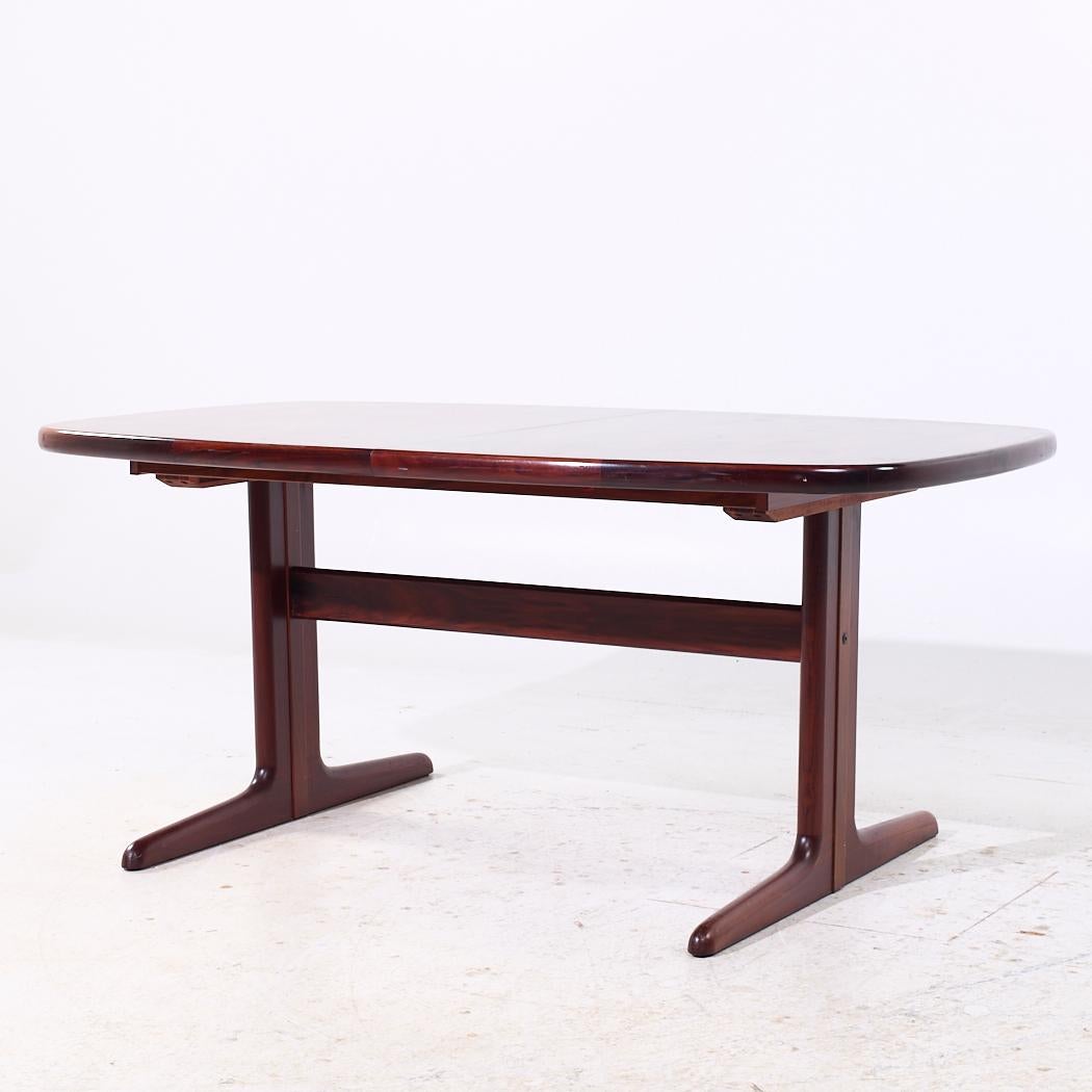 Skovby MCM Danish Rosewood Hidden Leaf Expanding Dining Table with 2 Leaves For Sale 2