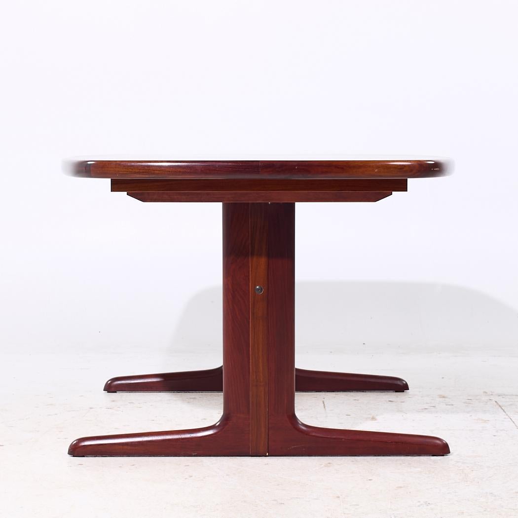 Skovby MCM Danish Rosewood Hidden Leaf Expanding Dining Table with 2 Leaves For Sale 3