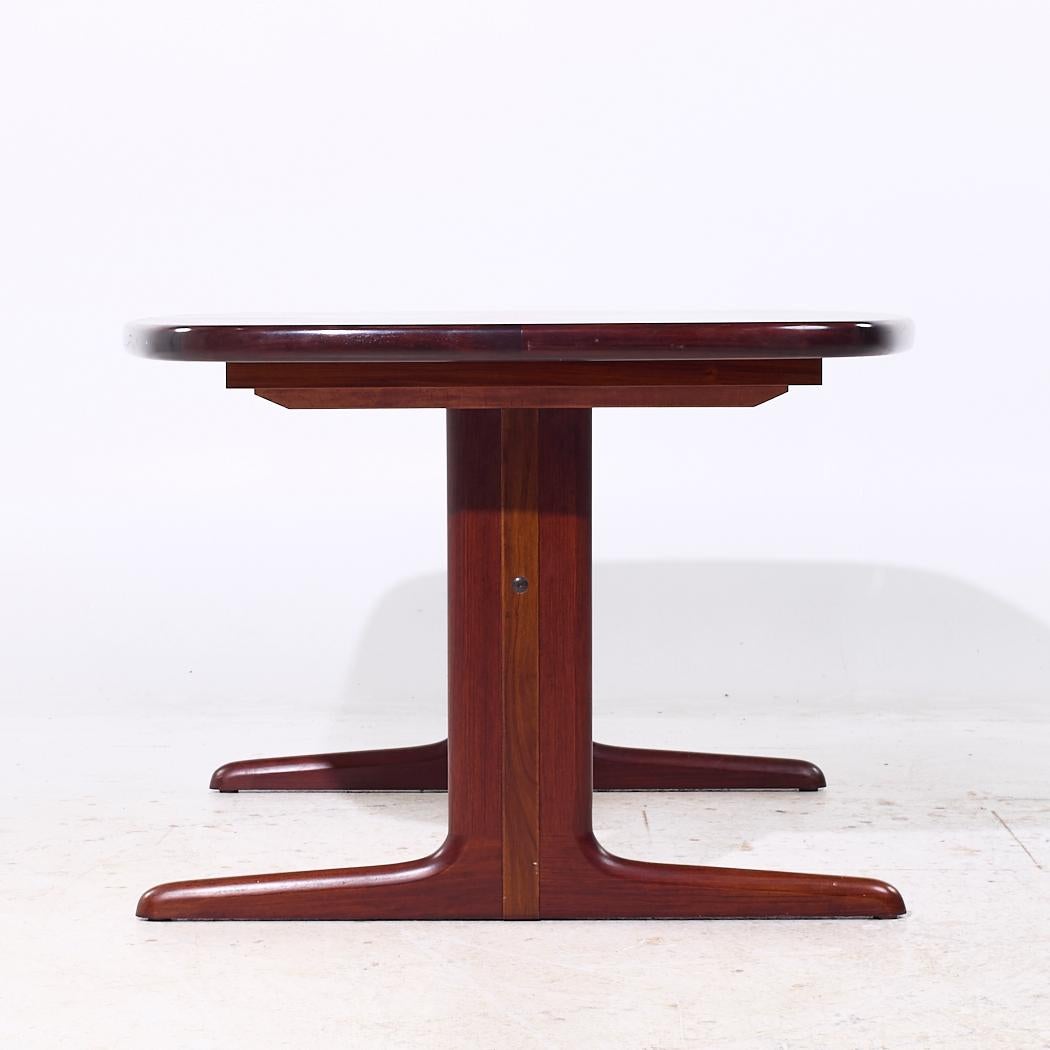 Skovby MCM Danish Rosewood Hidden Leaf Expanding Dining Table with 2 Leaves For Sale 4