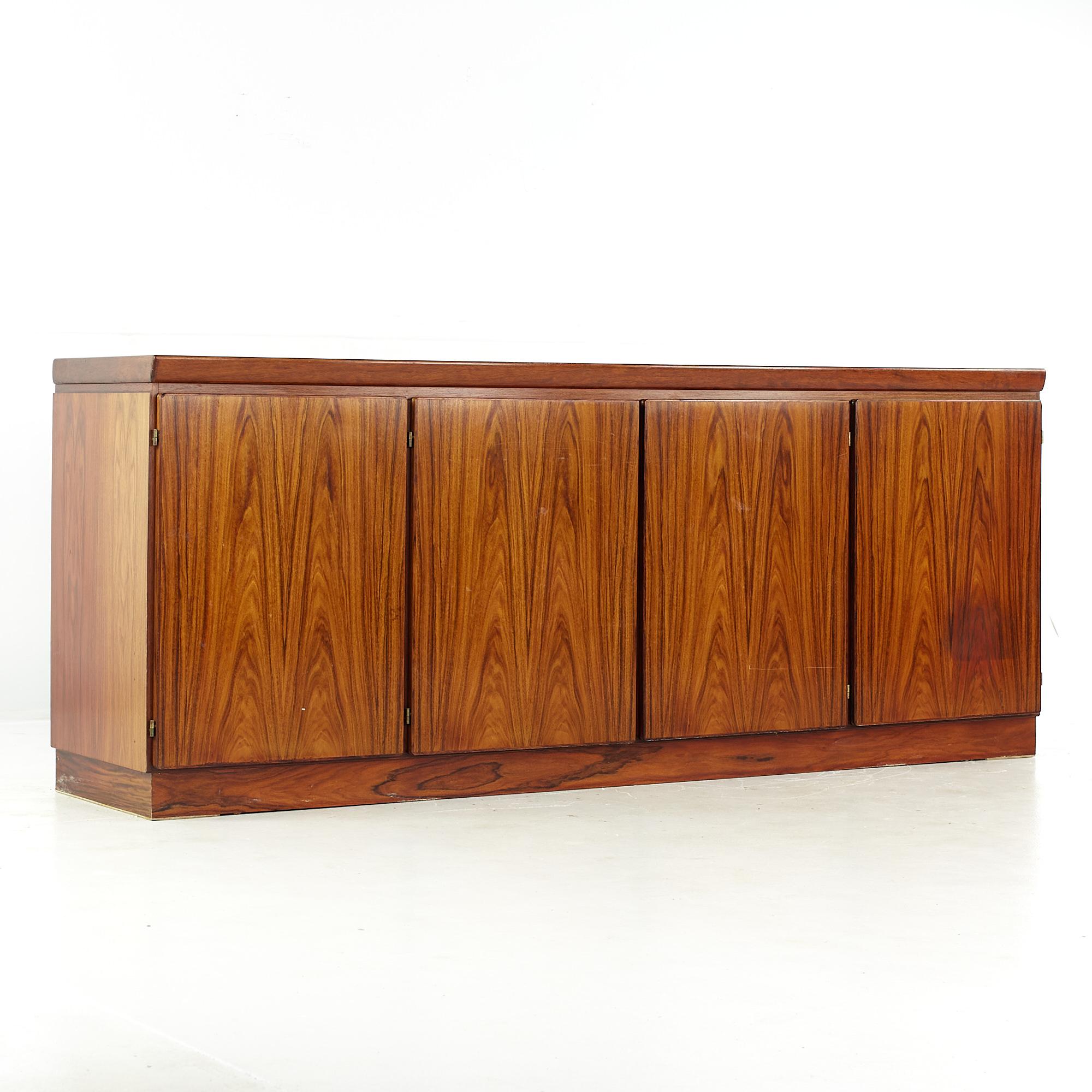 Skovby Mid-Century Danish Rosewood Buffet and Hutch In Good Condition In Countryside, IL