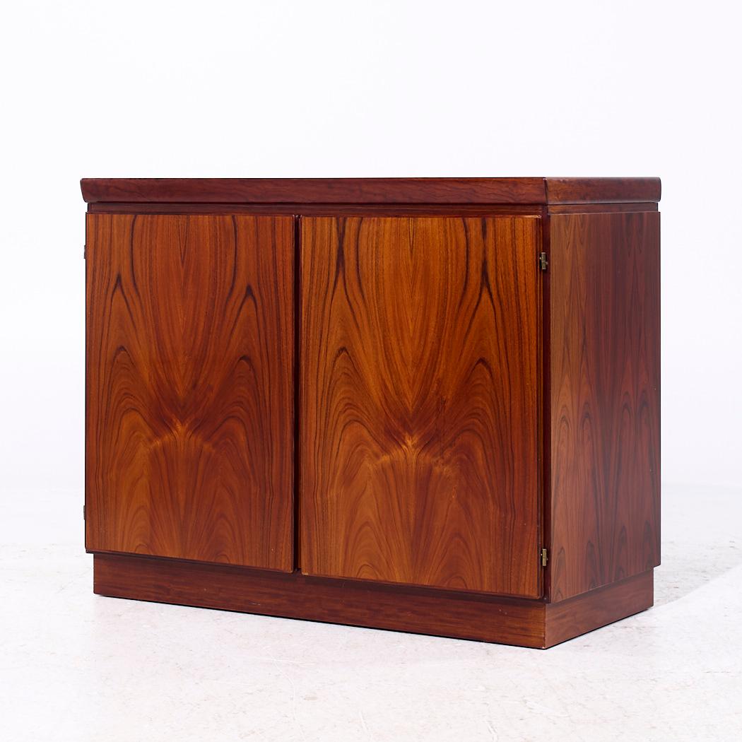 Mid-Century moderno Skovby Credenza Bar in palissandro danese della metà del secolo scorso in vendita