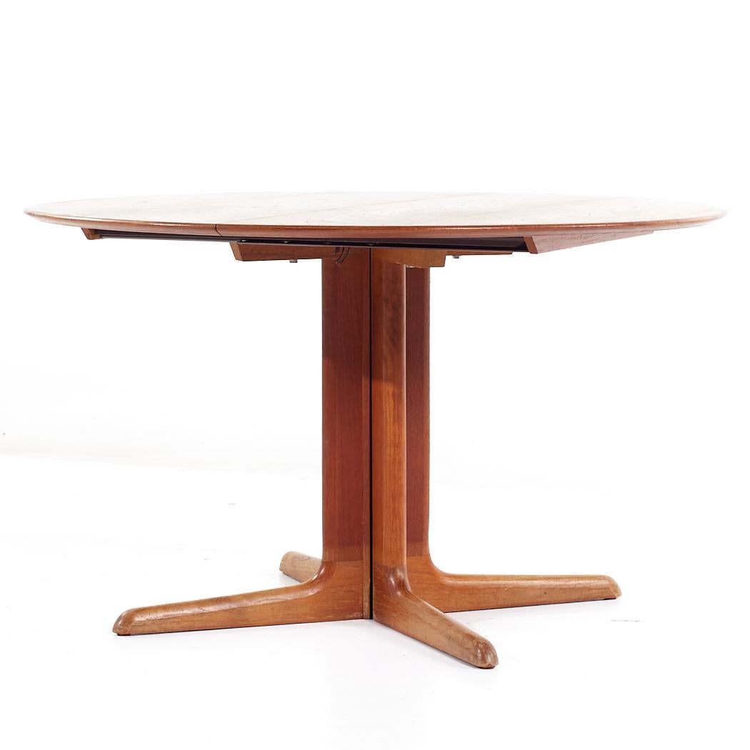 Mid-Century Modern Skovby Mid Century Danish Teak Expanding Dining Table with 2 Leaves For Sale