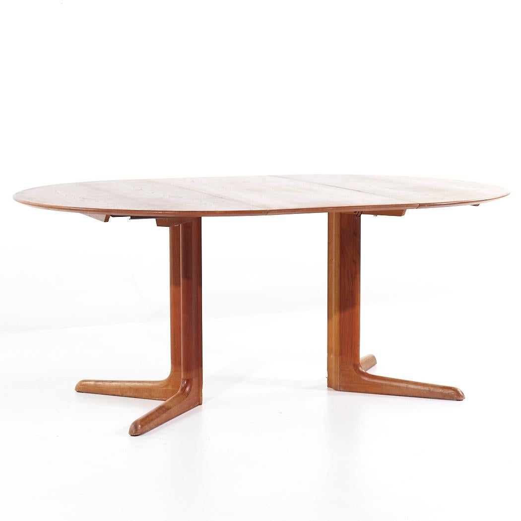 Late 20th Century Skovby Mid Century Danish Teak Expanding Dining Table with 2 Leaves For Sale