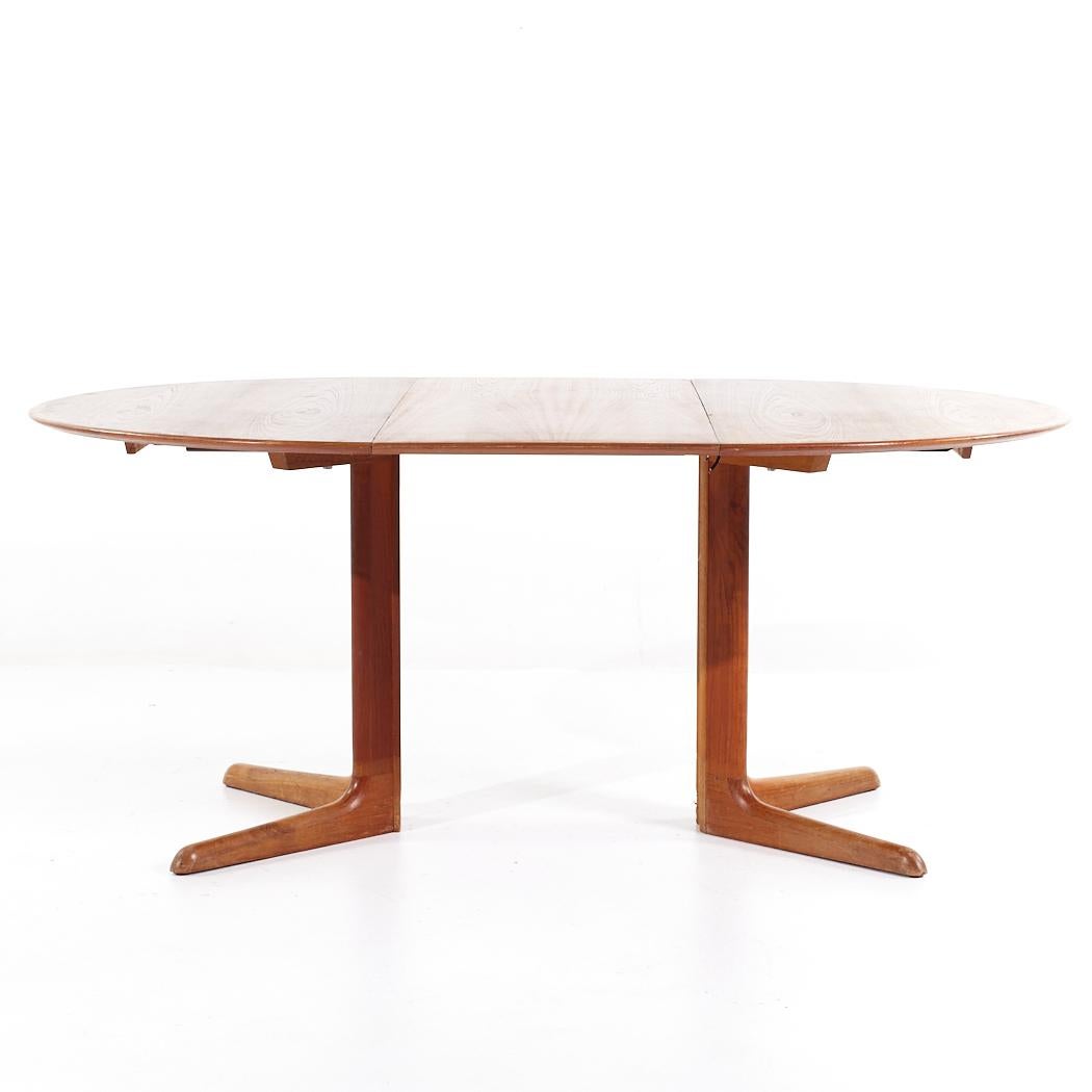 Skovby Mid Century Danish Teak Expanding Dining Table with 2 Leaves For Sale 1