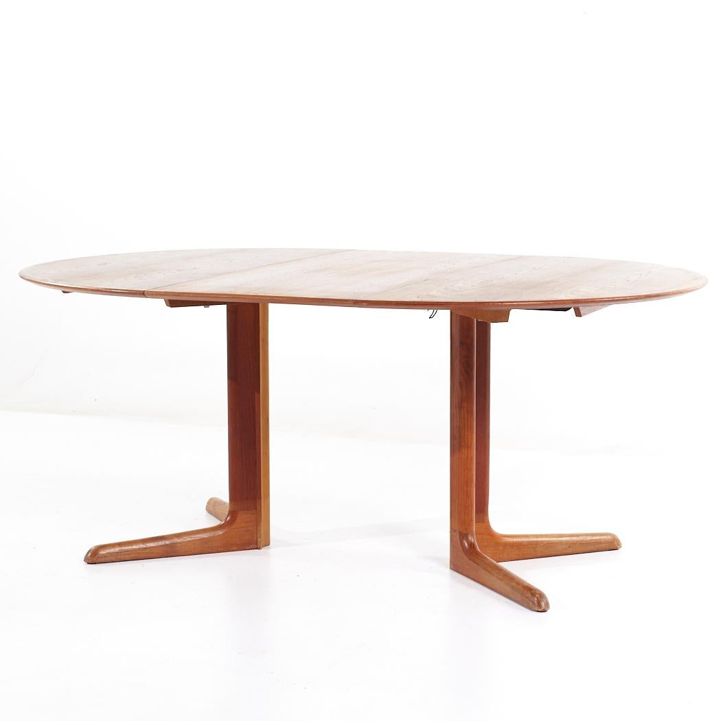 Skovby Mid Century Danish Teak Expanding Dining Table with 2 Leaves For Sale 2