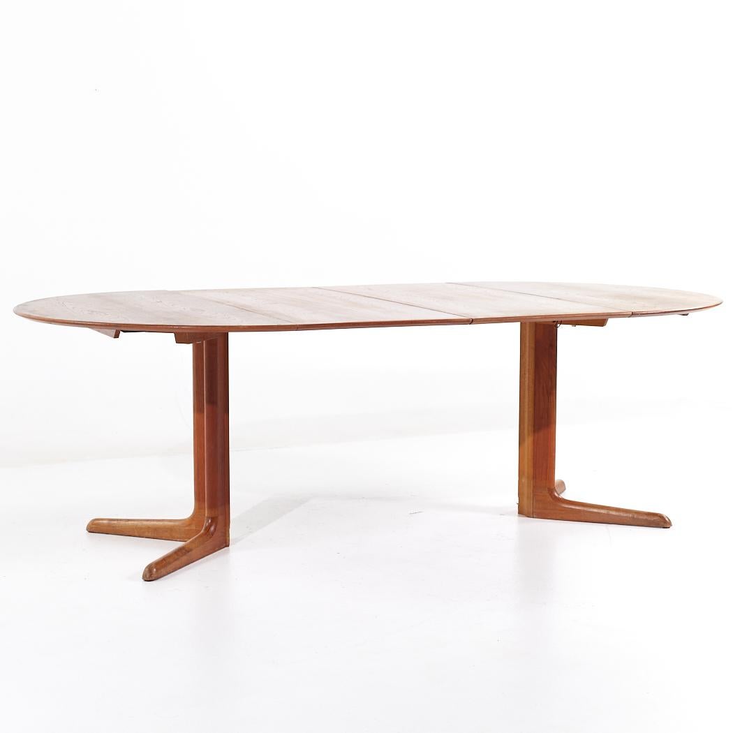 Skovby Mid Century Danish Teak Expanding Dining Table with 2 Leaves For Sale 3