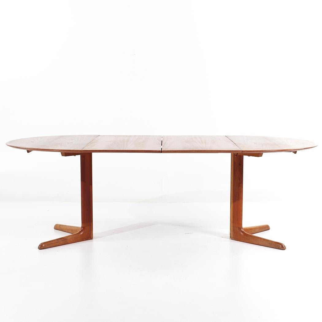 Skovby Mid Century Danish Teak Expanding Dining Table with 2 Leaves For Sale 4