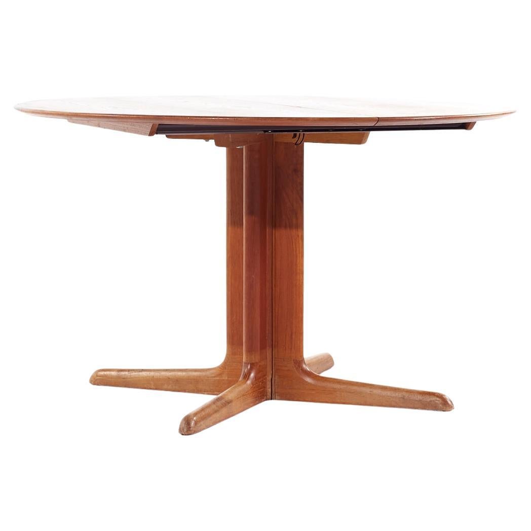 Skovby Mid Century Danish Teak Expanding Dining Table with 2 Leaves For Sale